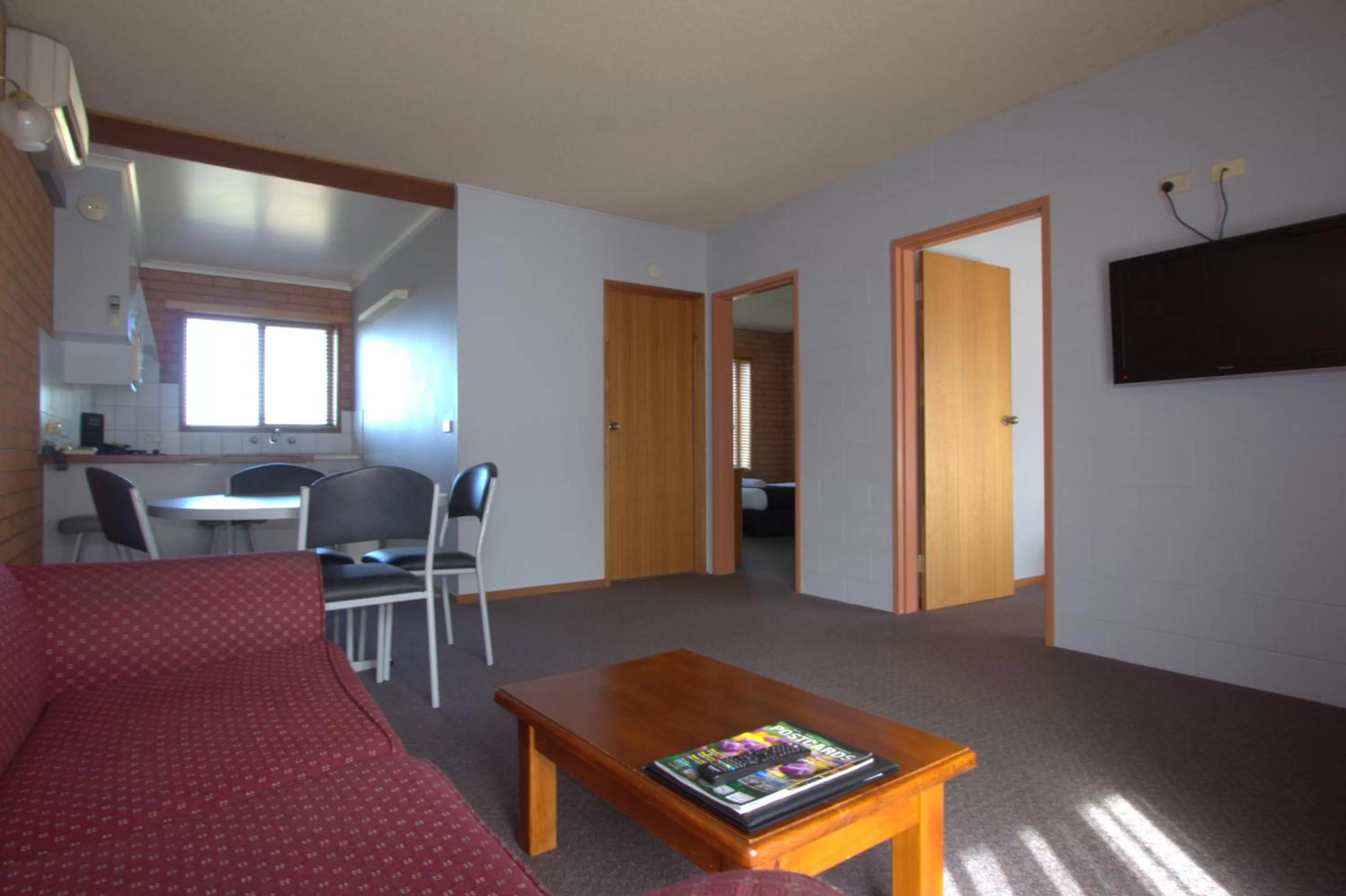 Living room in Blue Whale Motor Inn & Apartments