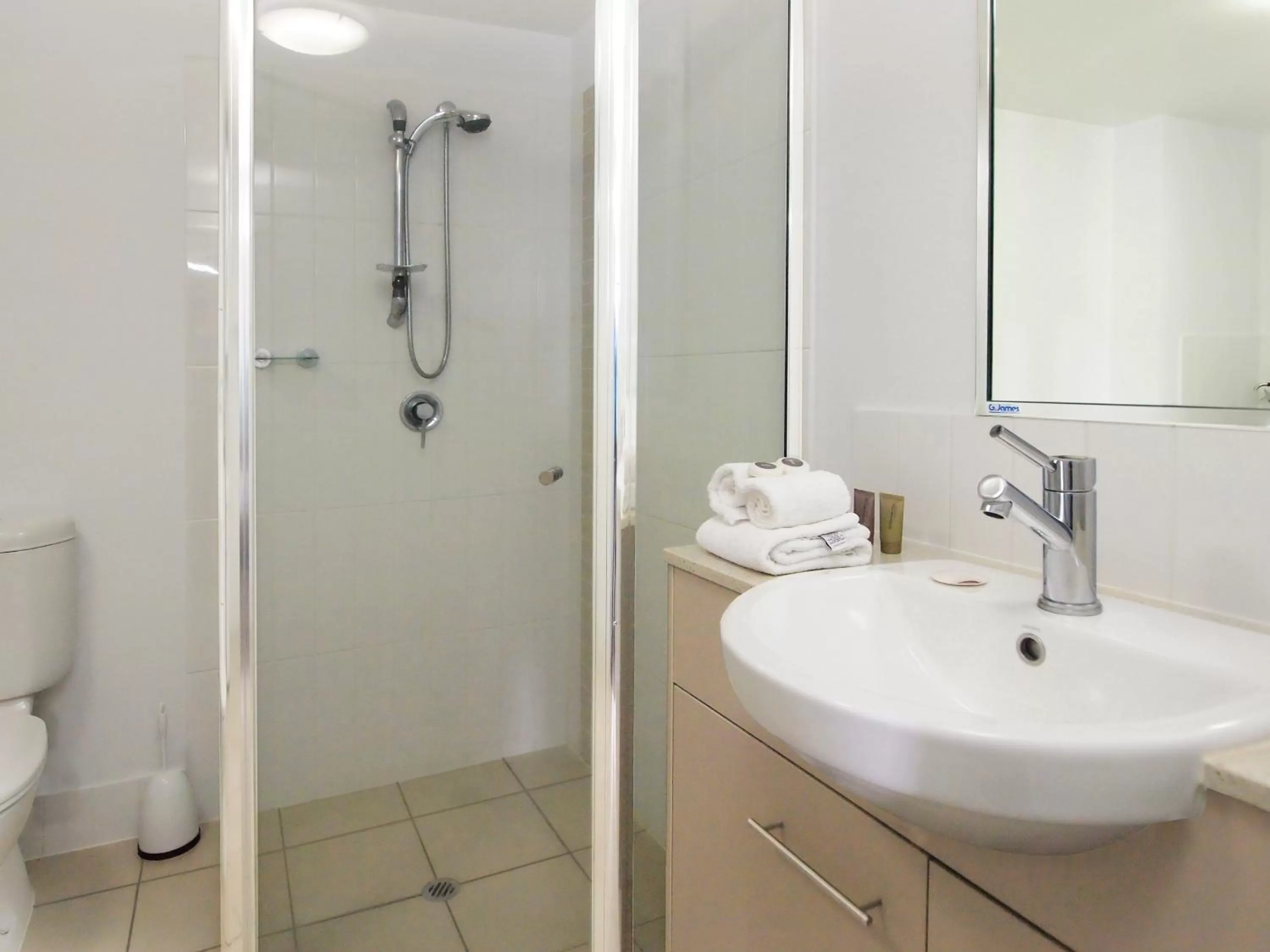 Toilet in Oaks Townsville Gateway Suites