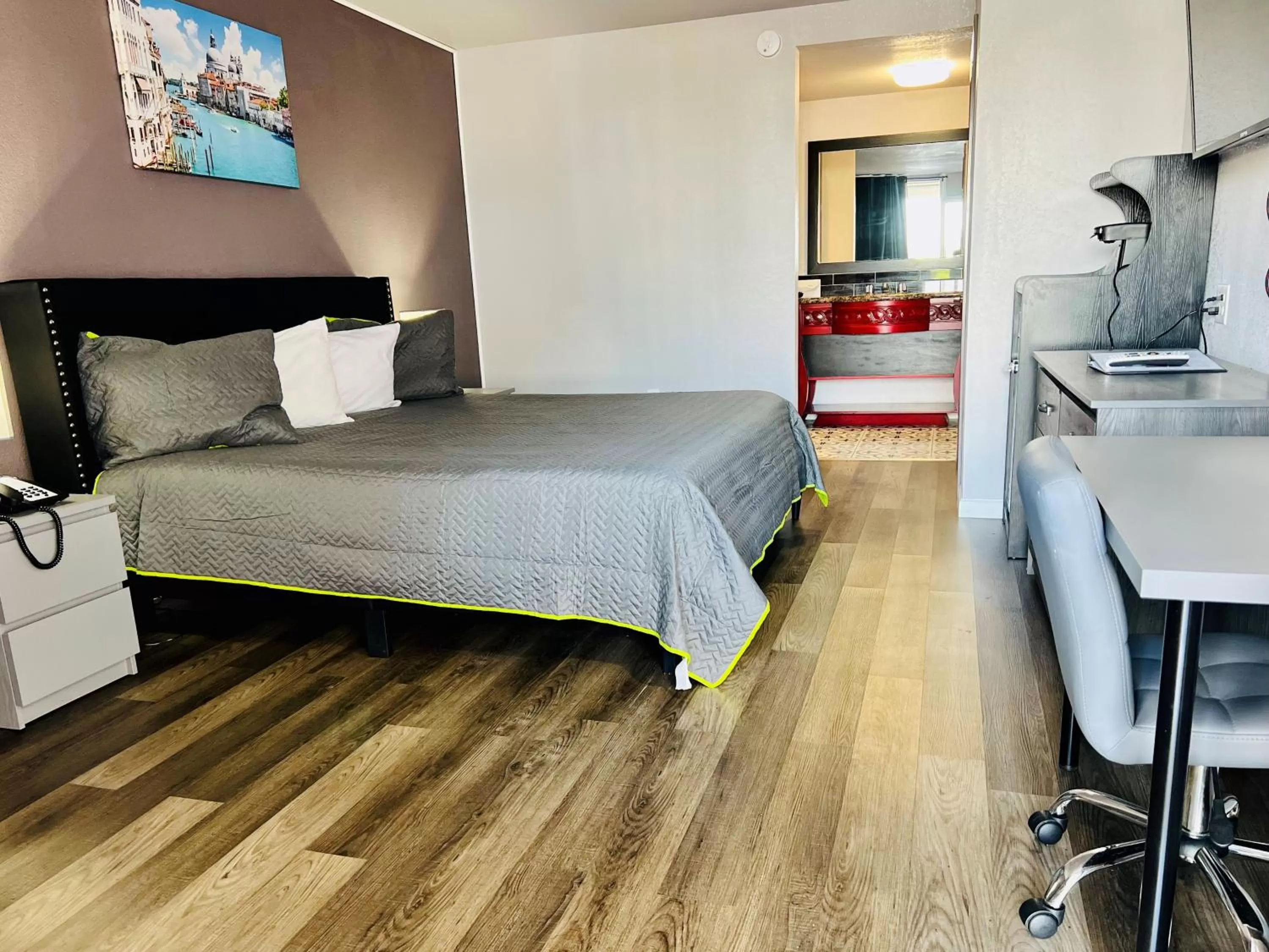 Bedroom, Bed in R Nite Star Inn and Suites -Home of the Cowboys & Rangers