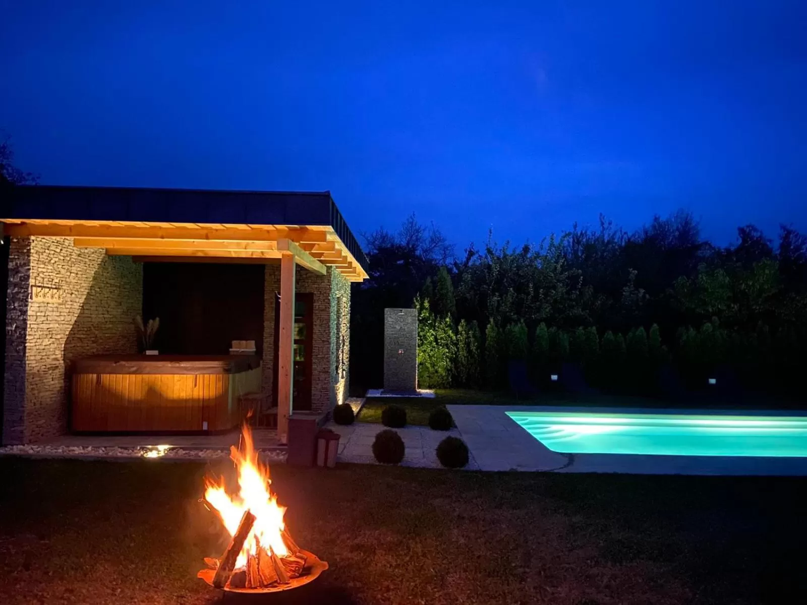 Night, Swimming Pool in Villa Aruba & Private SPA Suites