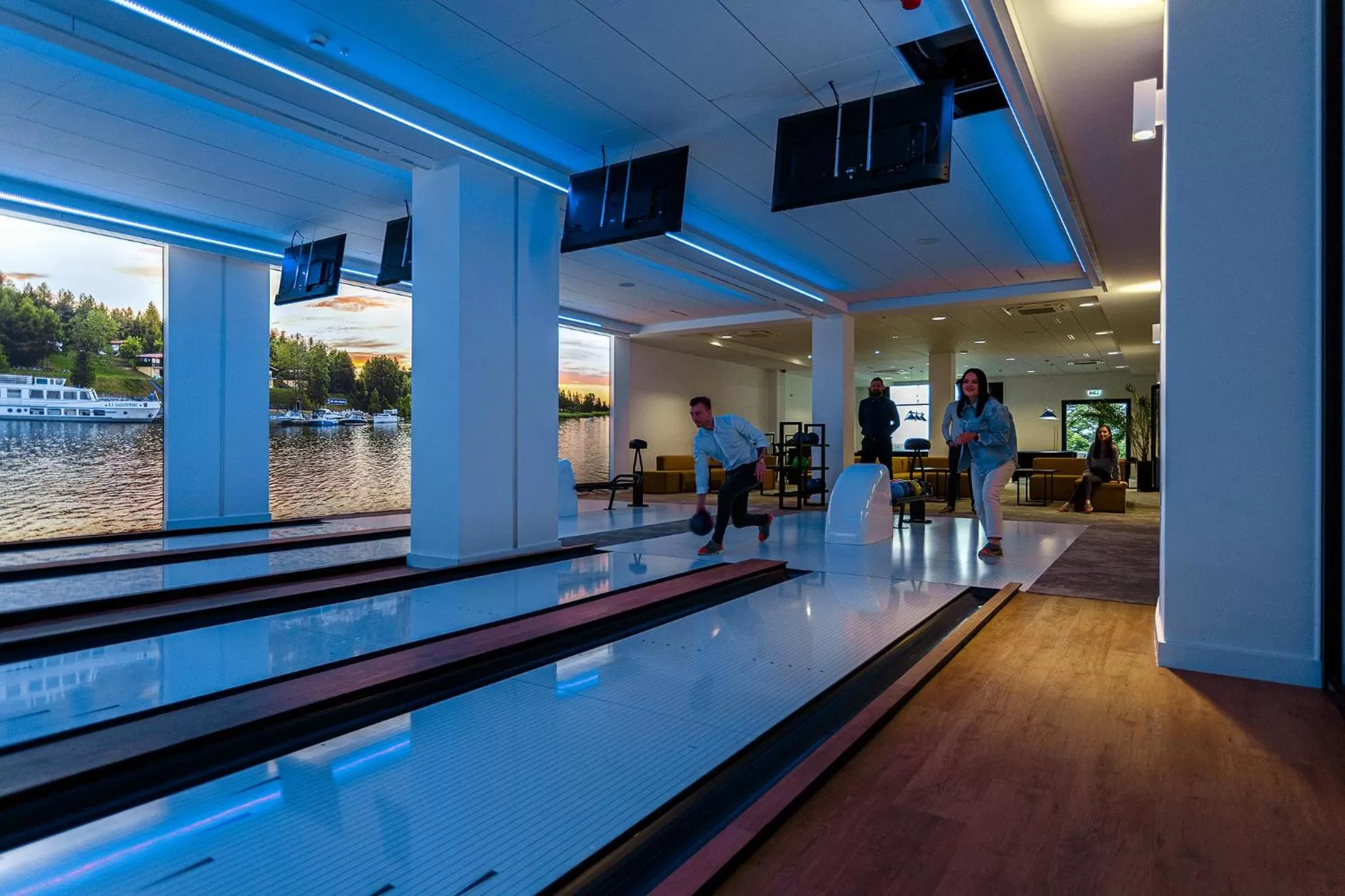 Bowling in Hotel Robert's Port