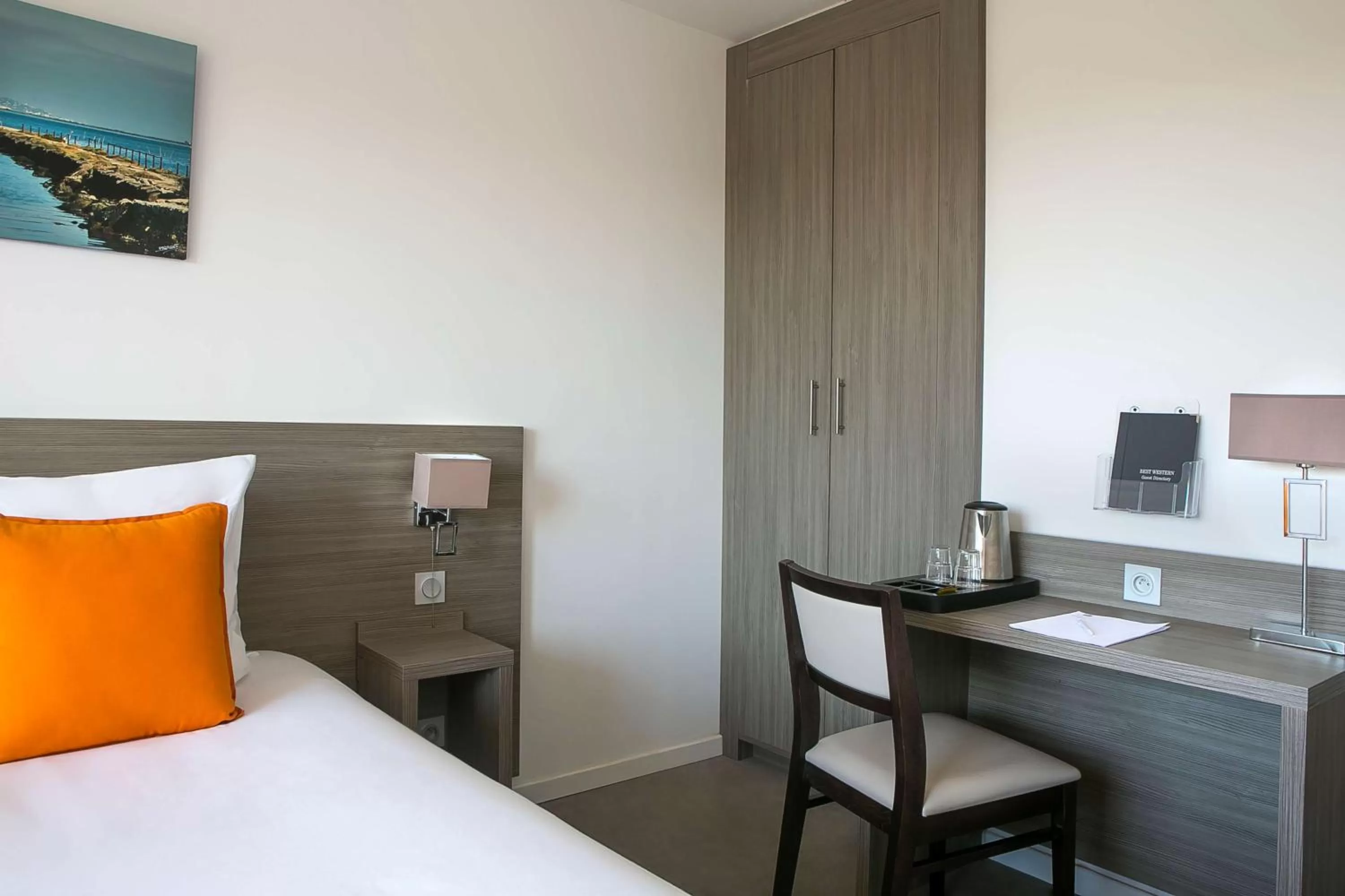 Photo of the whole room, Bed in Best Western Hôtel des Thermes - Balaruc les Bains Sète