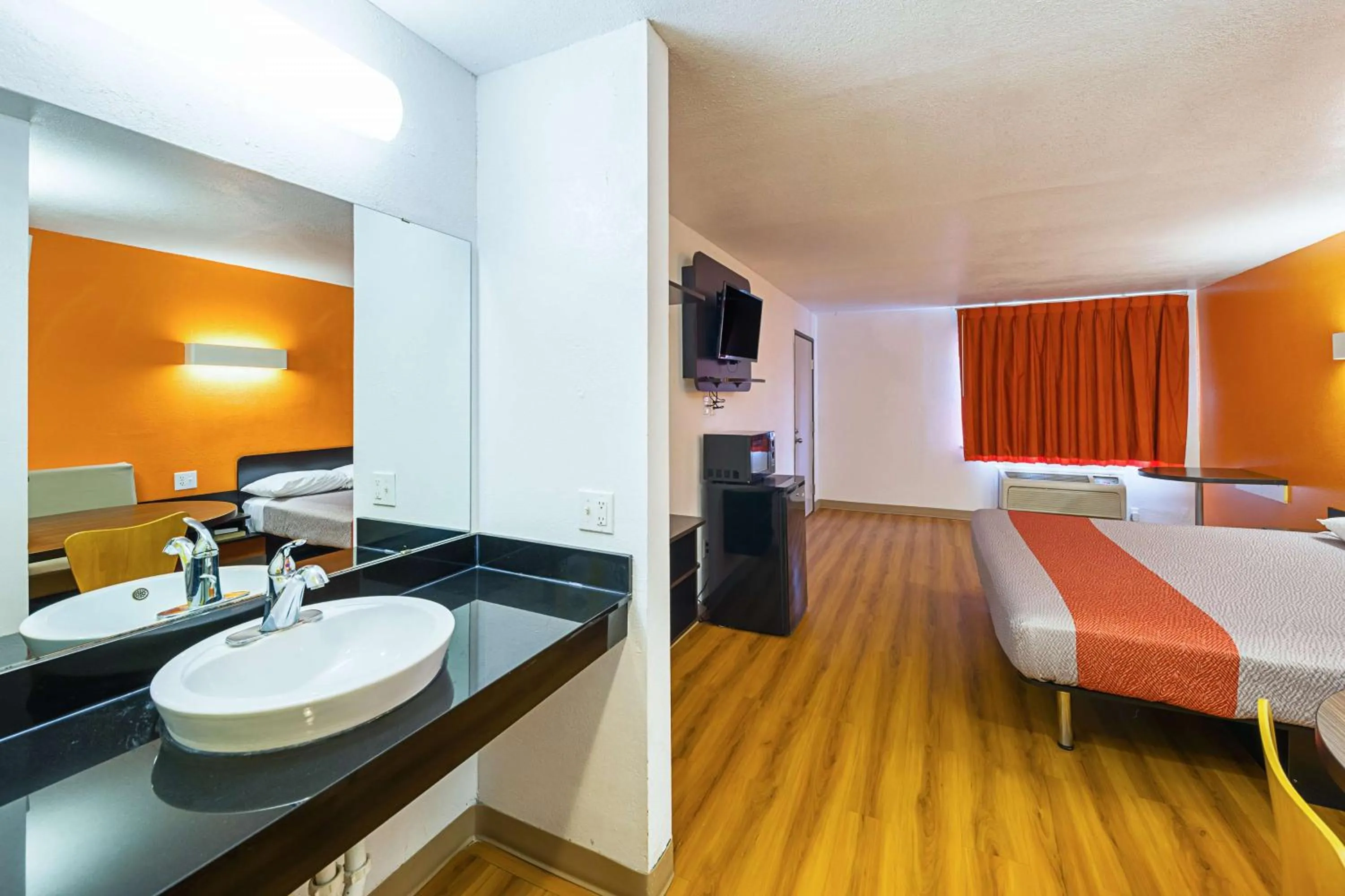 Photo of the whole room, Bed in Motel 6-Amarillo, TX