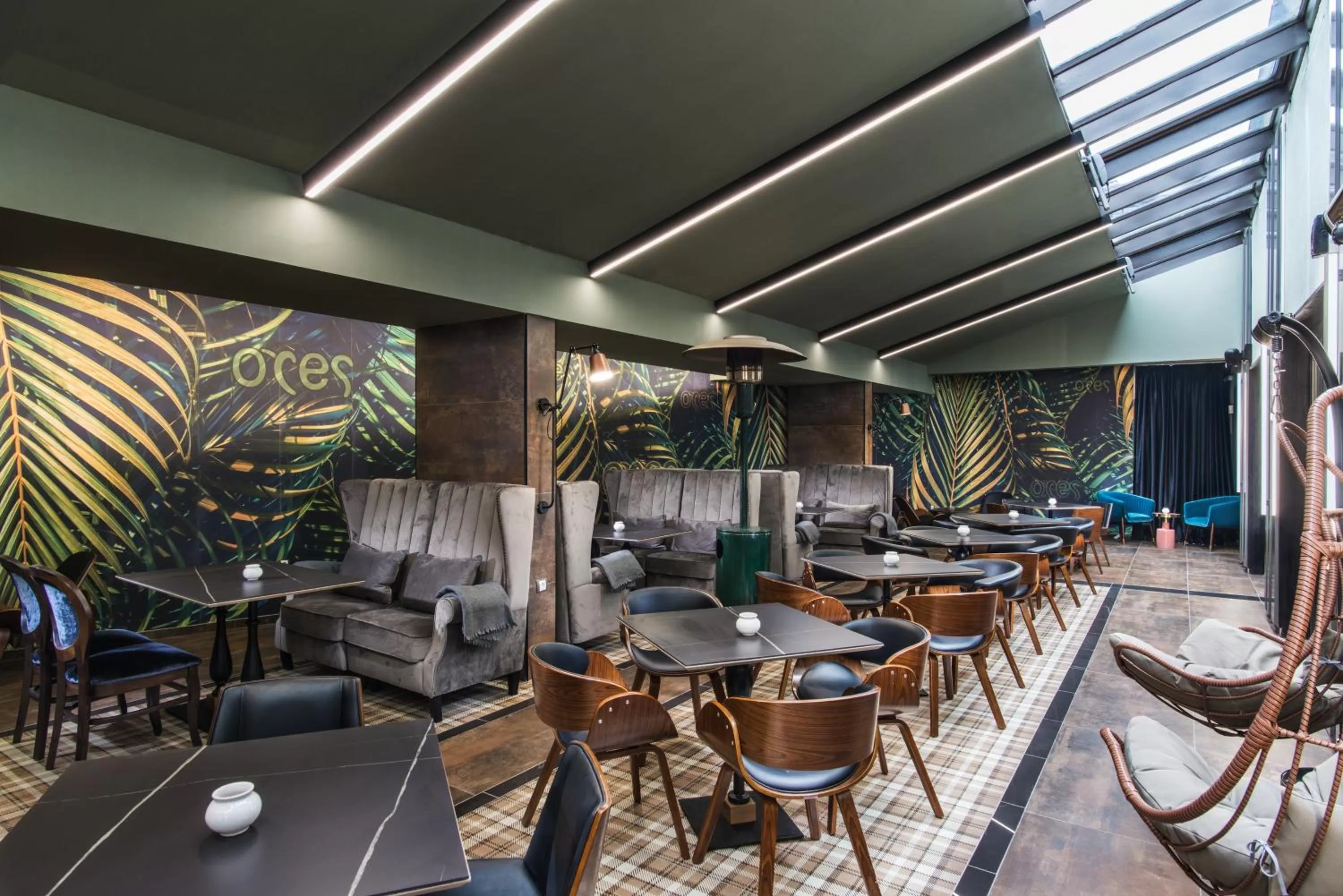 Restaurant/places to eat in Ores Boutique Hotel