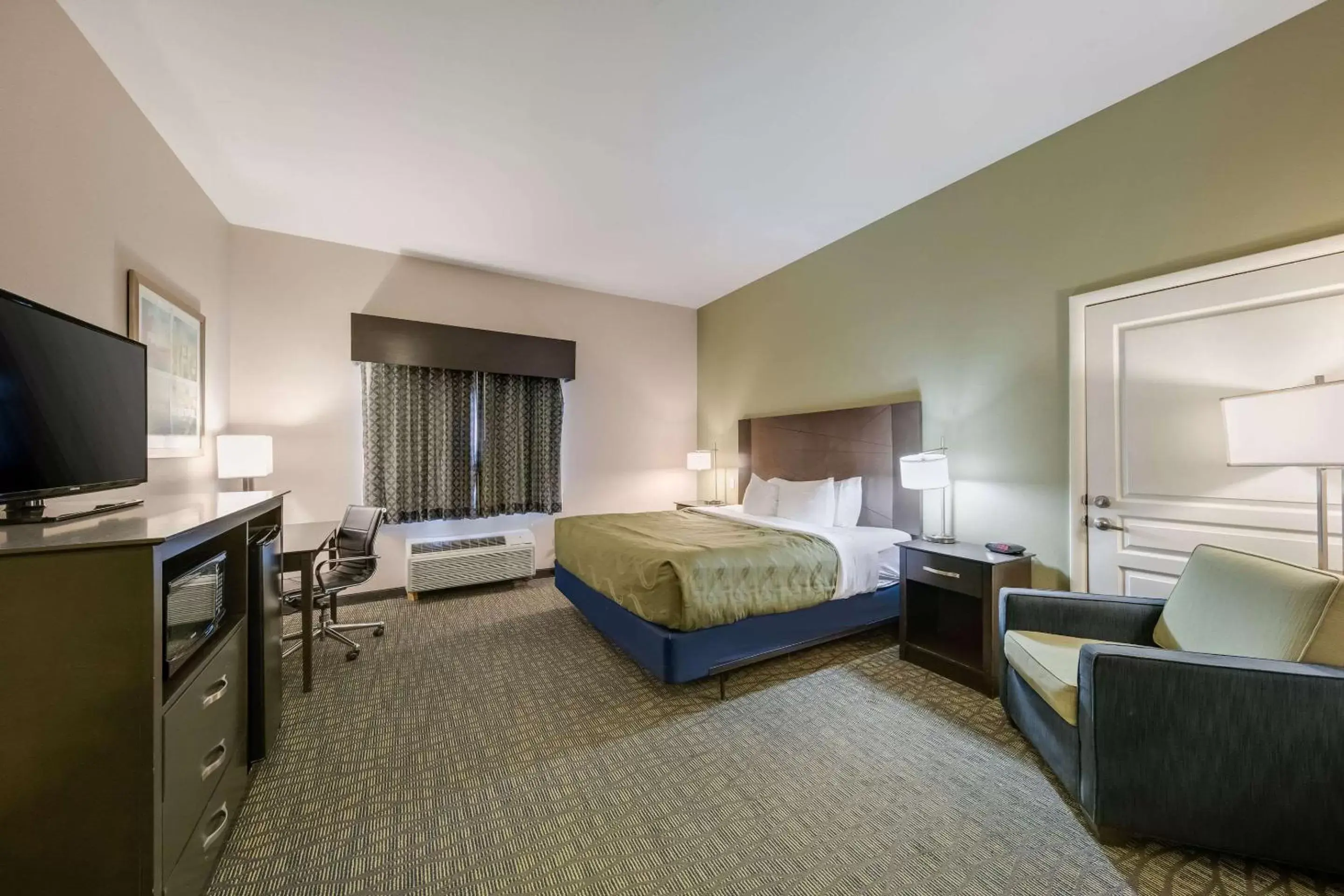 King Room - Accessible/Non Smoking in Quality Inn & Suites King Room - Accessible/Non Smoking in Quality Inn & Suites