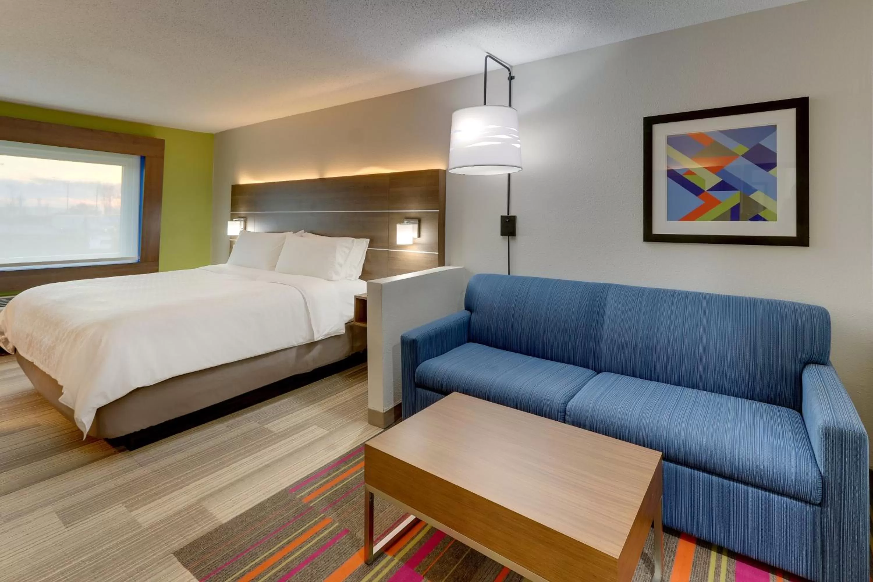 Photo of the whole room, Bed in Holiday Inn Express - Cincinnati North - Monroe by IHG