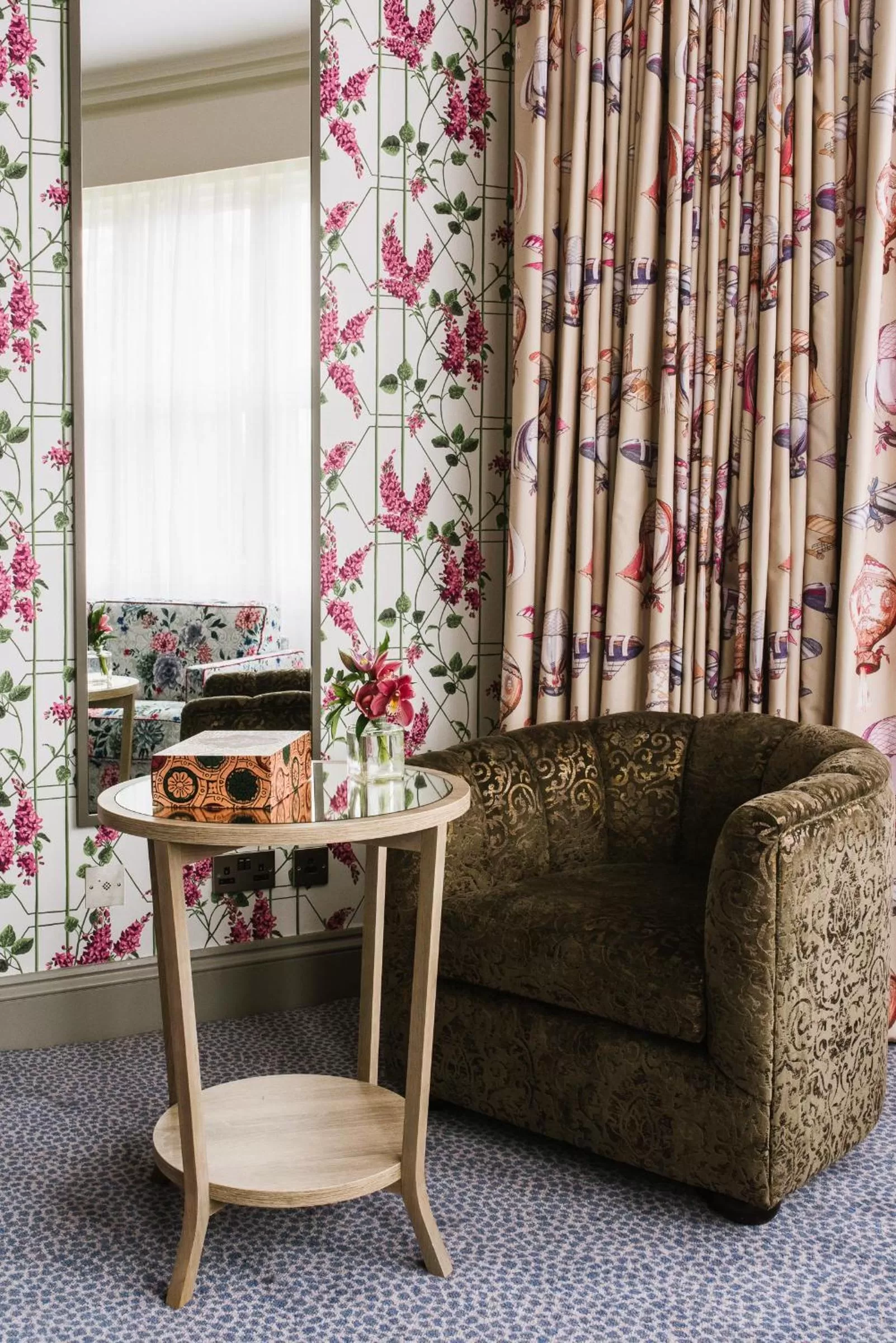 Seating area in Pendley Manor