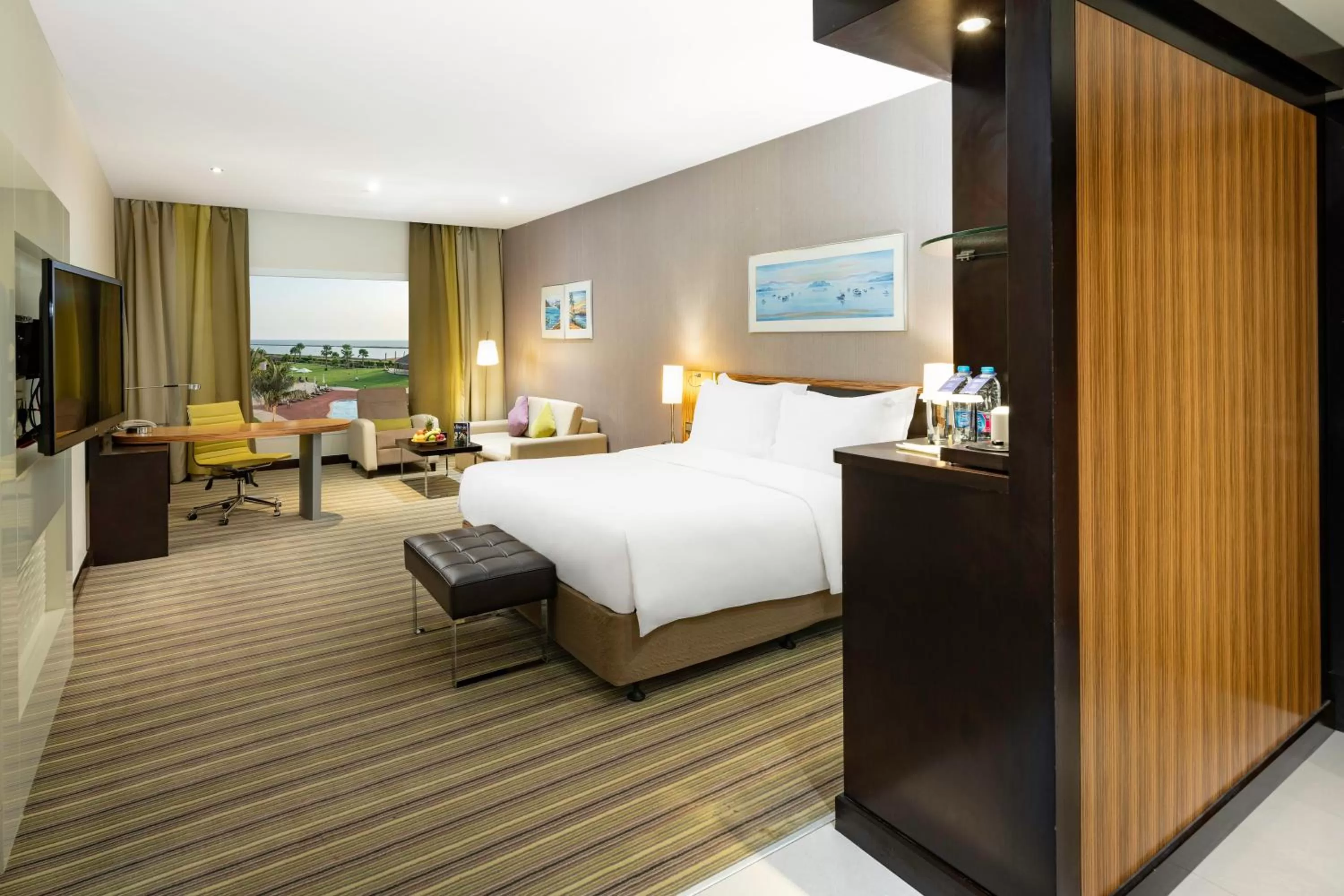 Sea view, Bed in Radisson Blu Resort Jizan