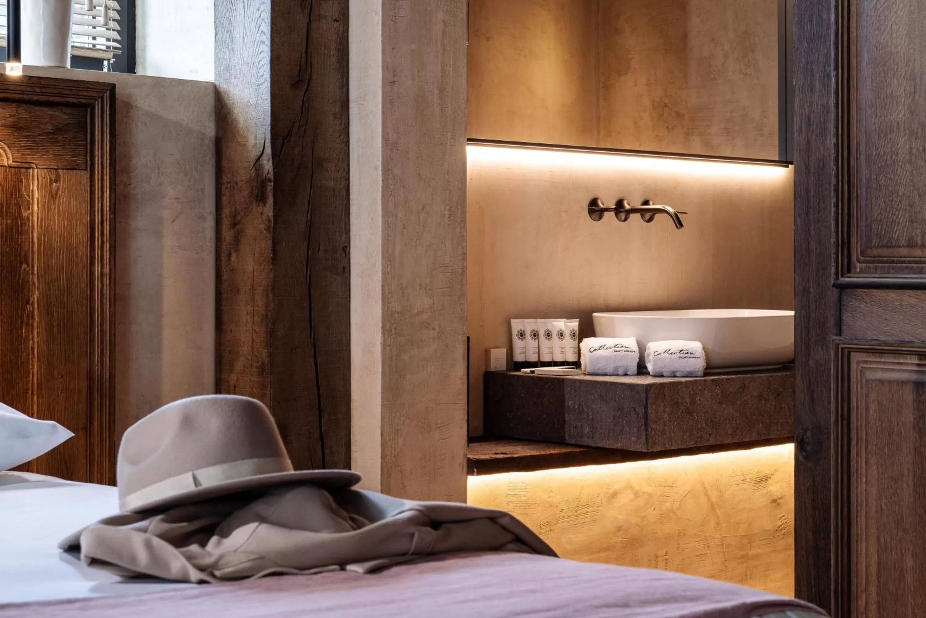 Bathroom, Bed in La Ferme Saint Simeon Hotel & Spa - Relais & Chateaux