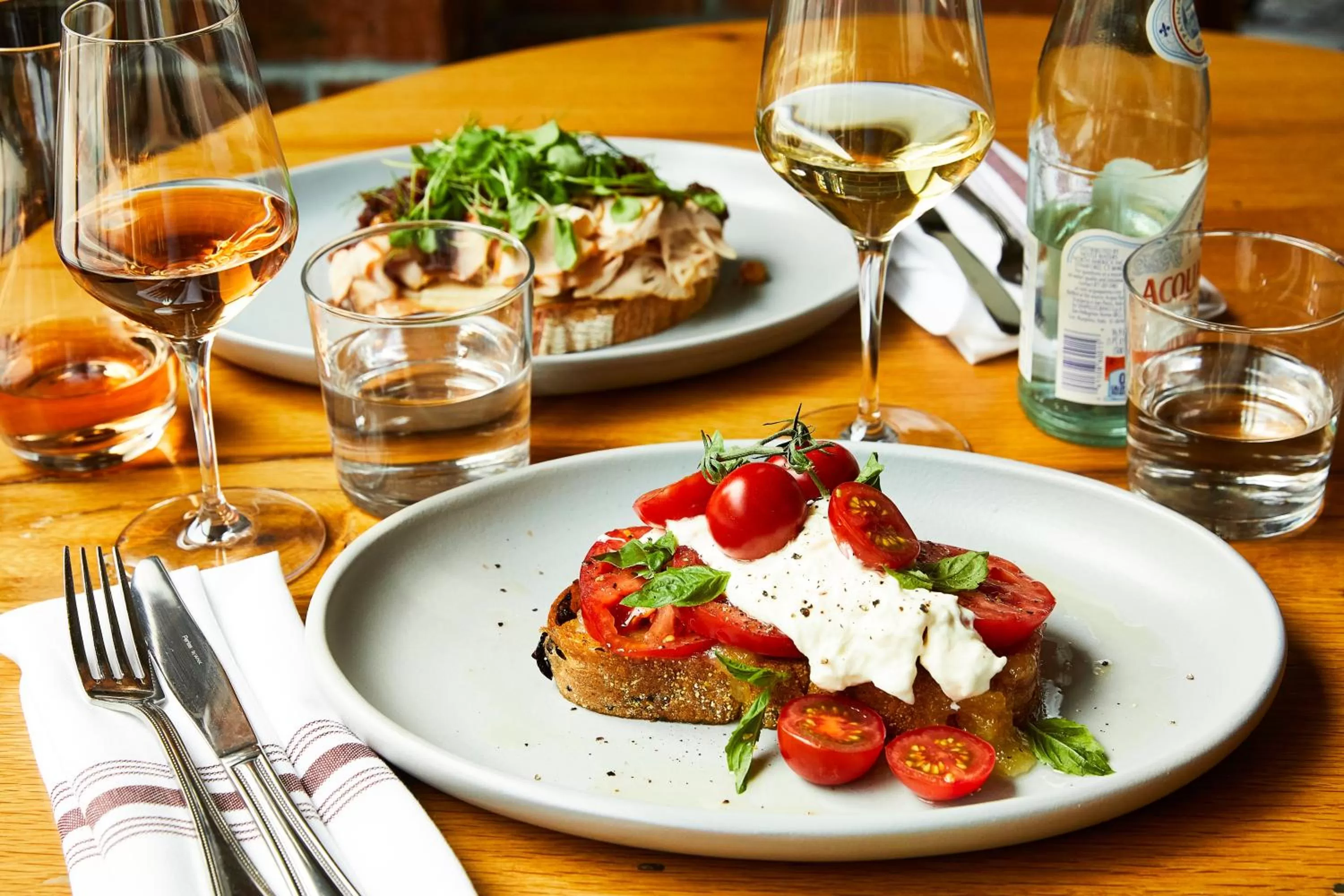 Restaurant/places to eat in Kimpton Journeyman Hotel by IHG