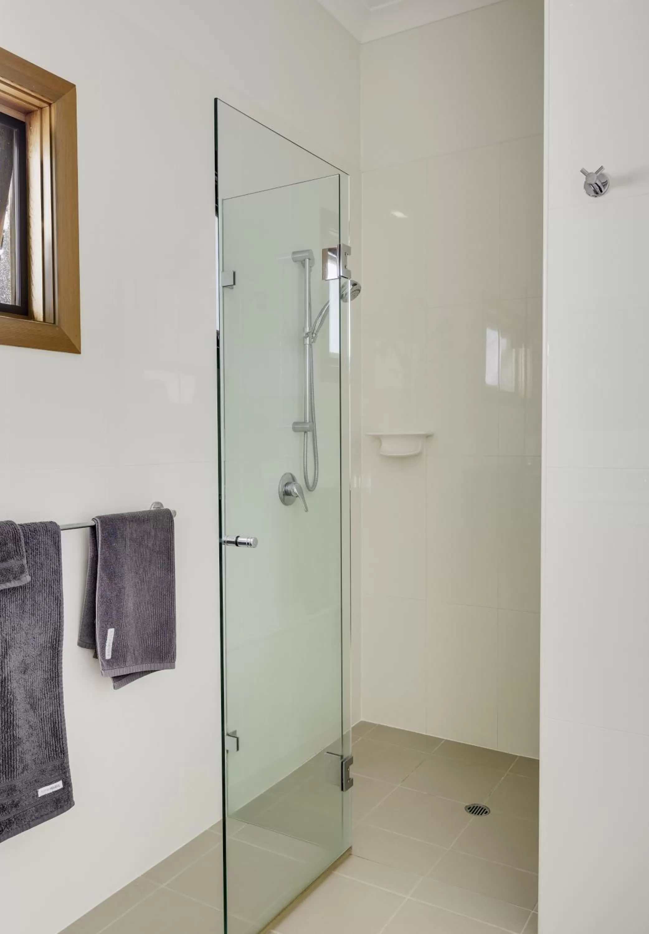 Shower in Seascape Retreat