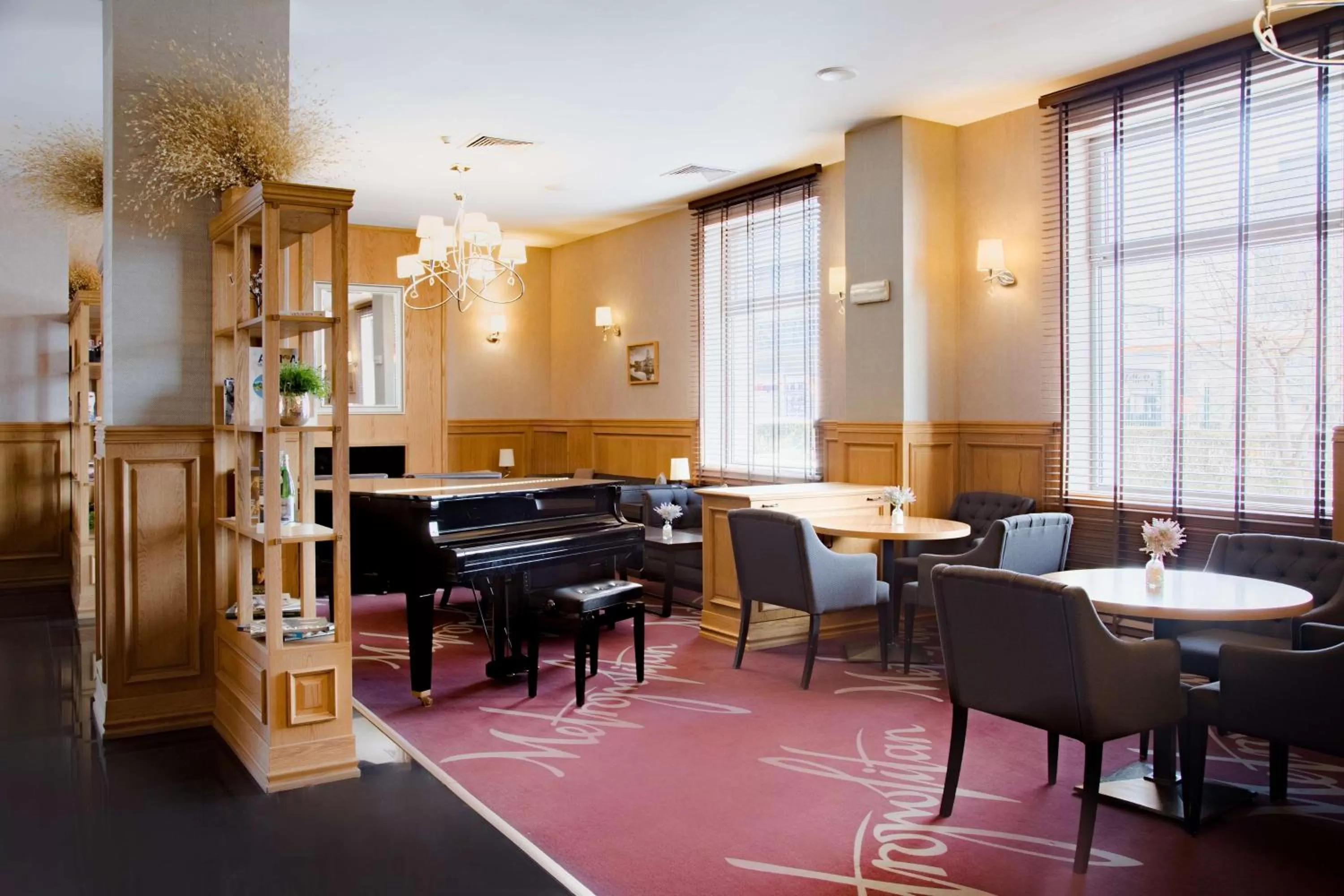 Lounge or bar in Metropolitan Hotel Sofia, a member of Radisson Individuals