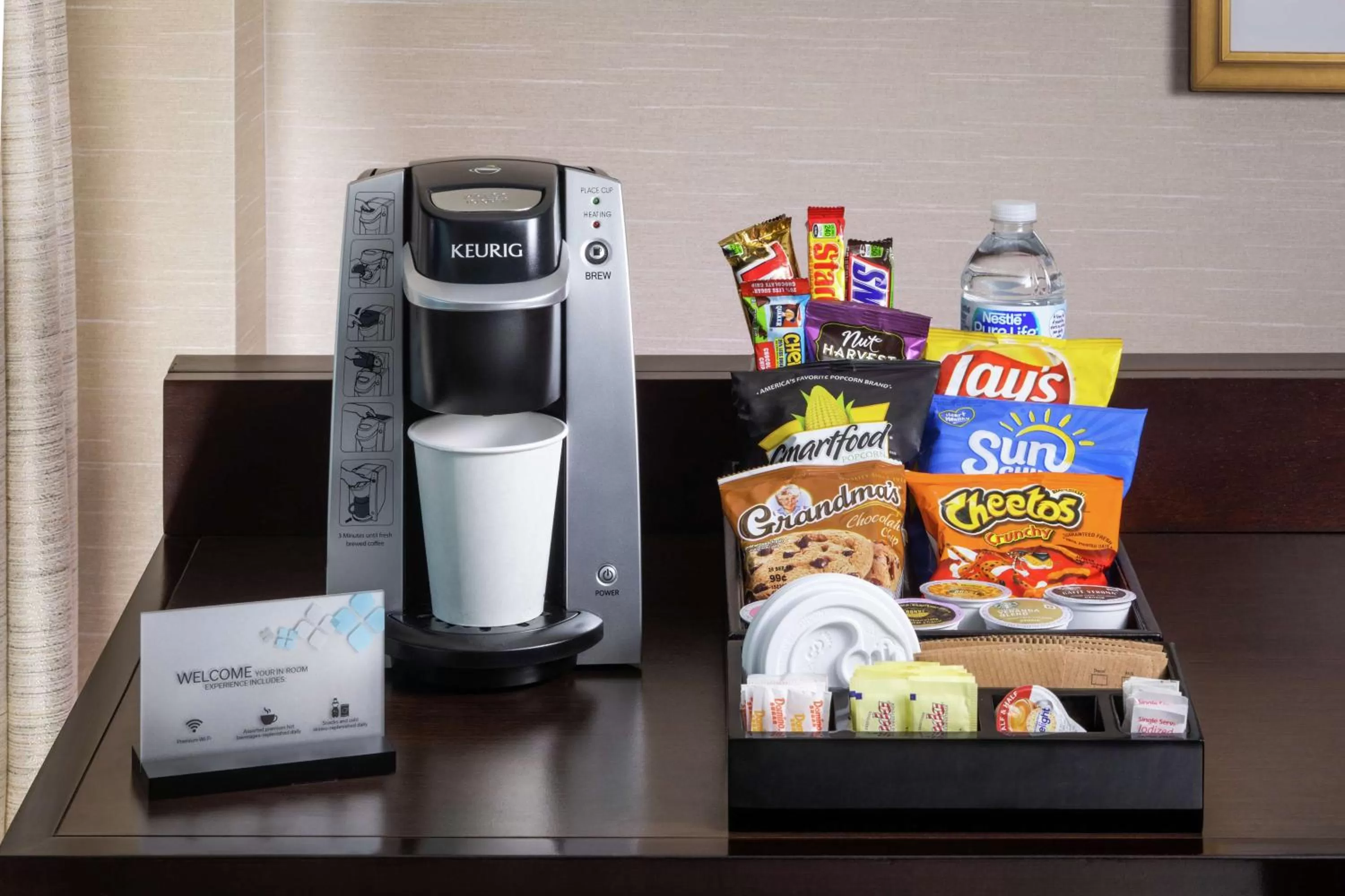 Photo of the whole room in Hilton Garden Inn Phoenix Airport North