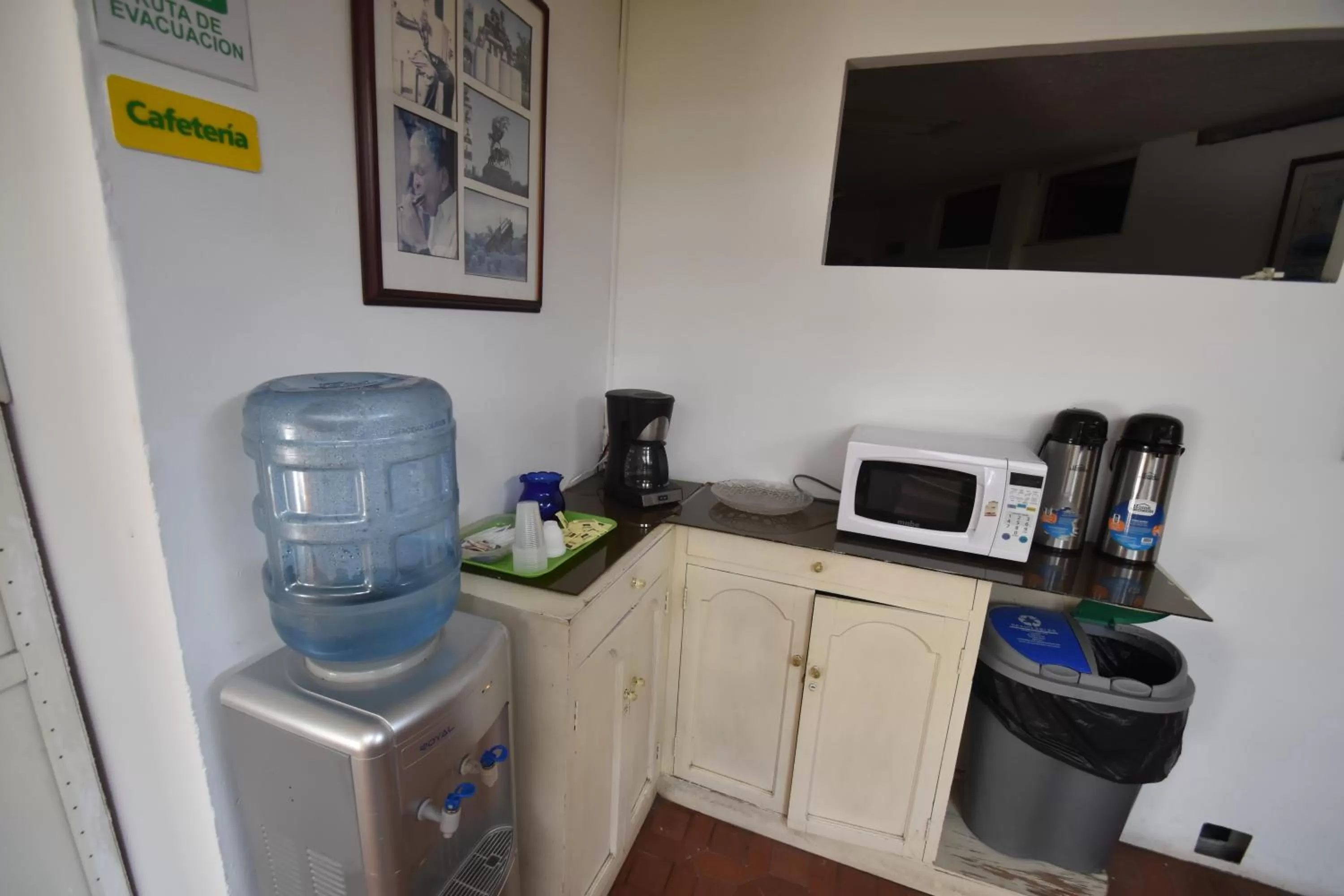 Communal lounge/ TV room in Hotel Nuevo Tio