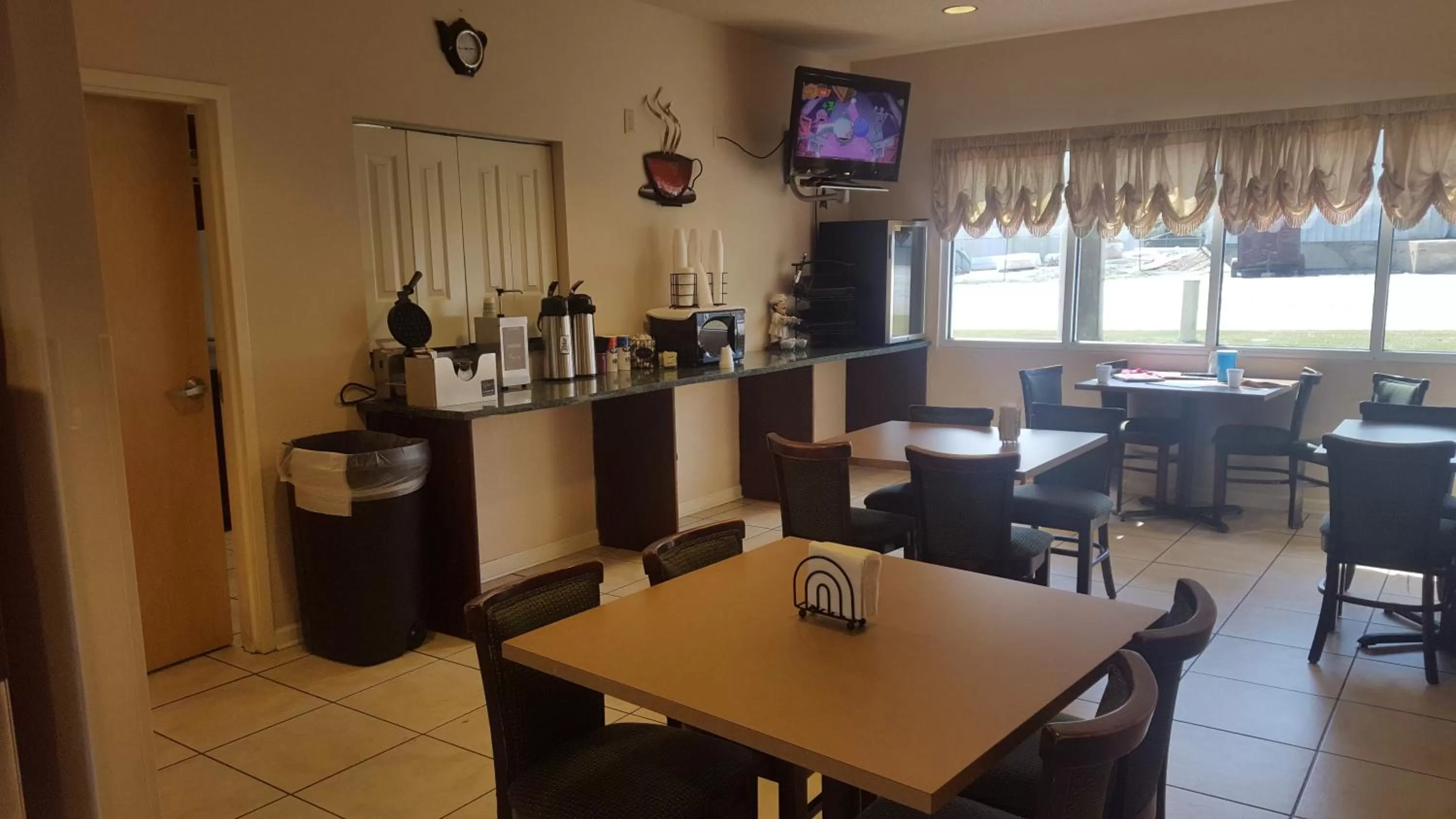 Continental breakfast in The Rutledge Inn