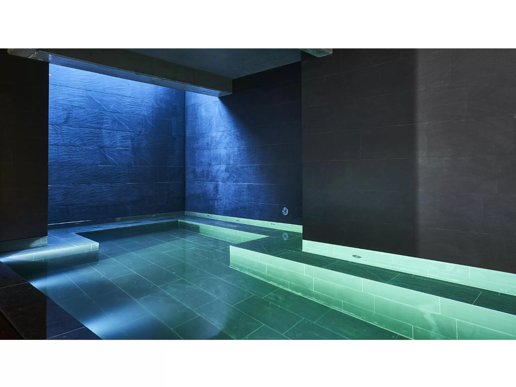 Hot Tub in 9Hotel Sablon