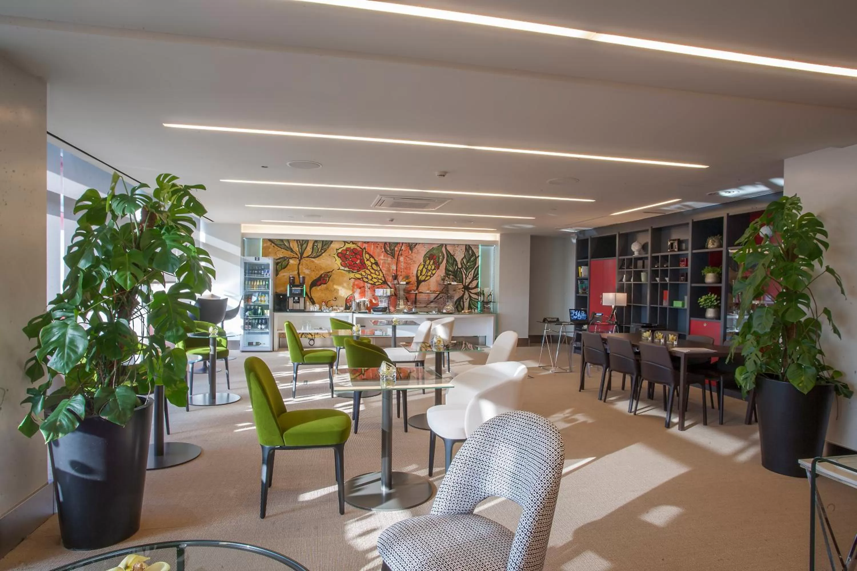 Business facilities in Hotel Puerta America