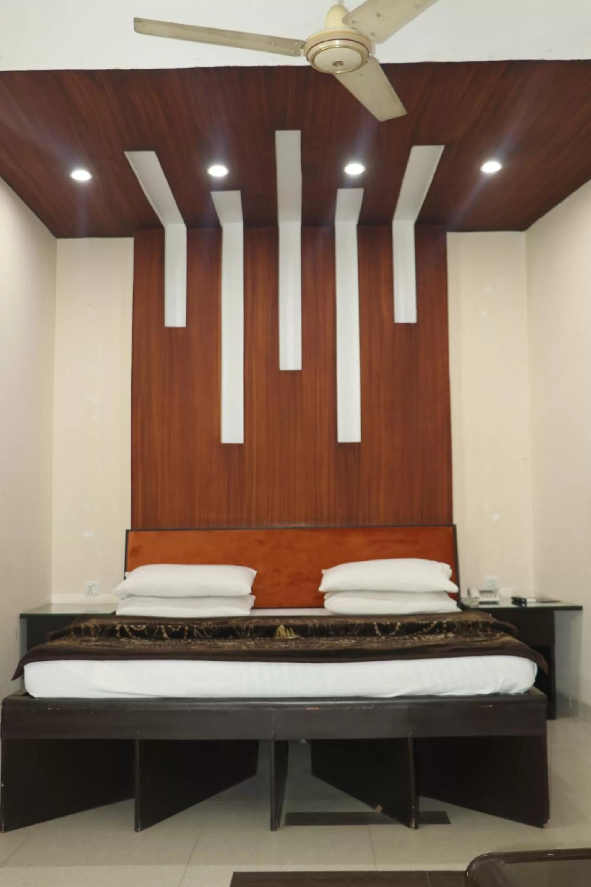 Bed in Hotel Grace inn