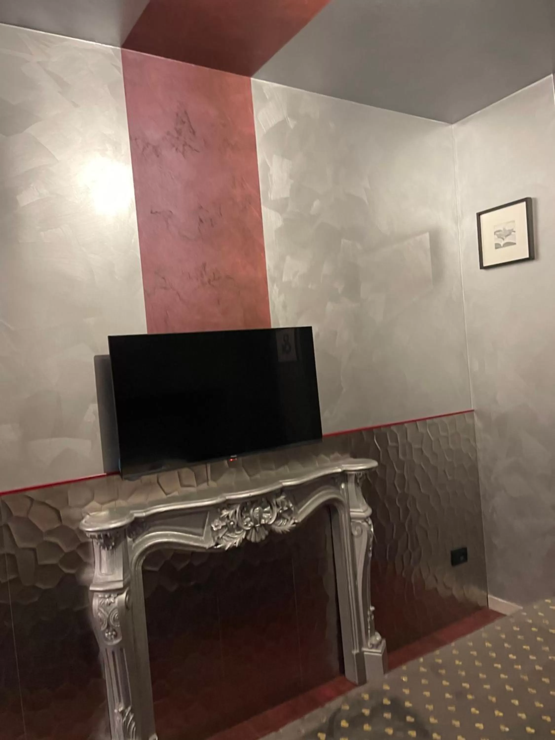 TV and multimedia in Hotel Relais Dei Papi