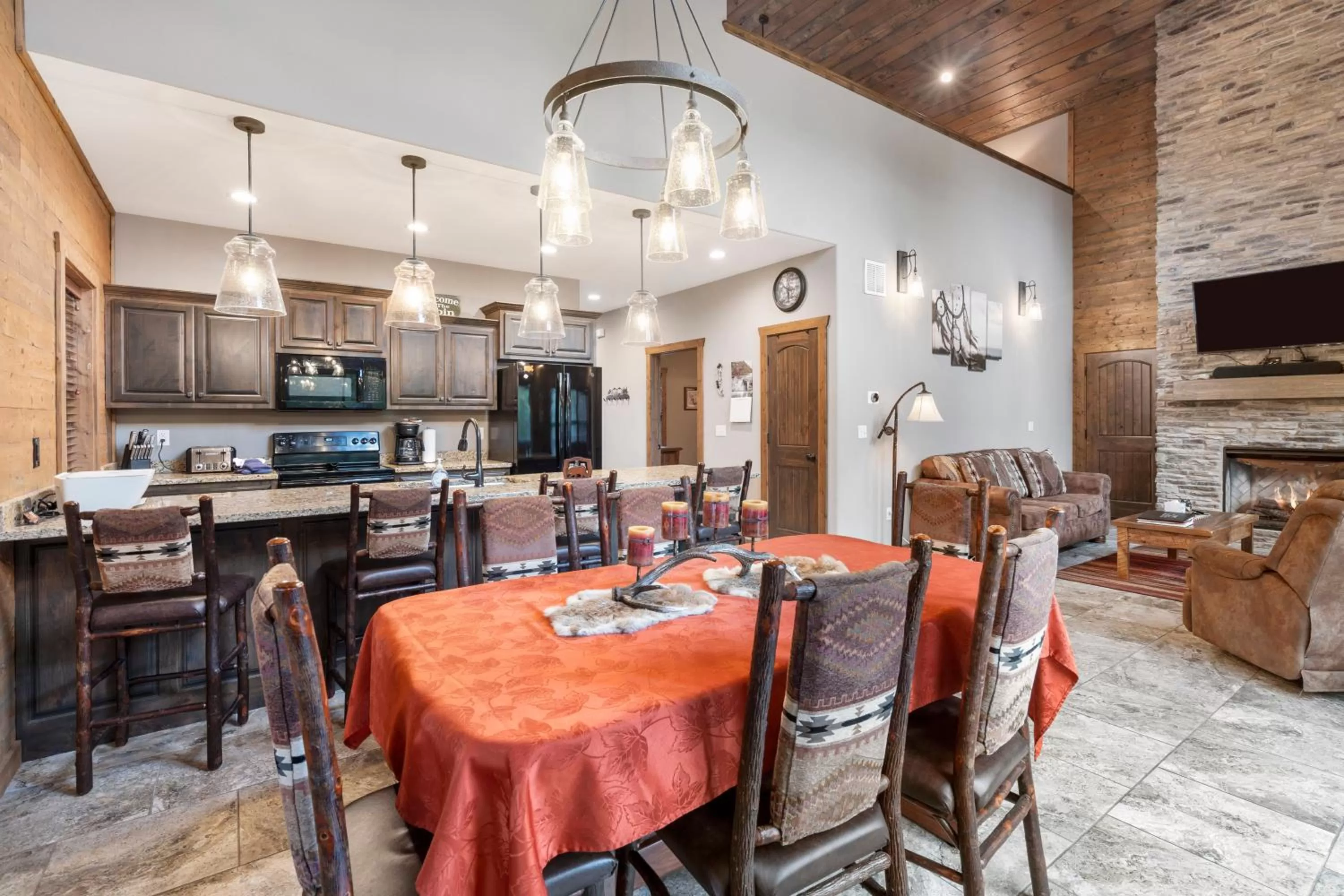 Dining area in Table Rock Resorts at Indian Point