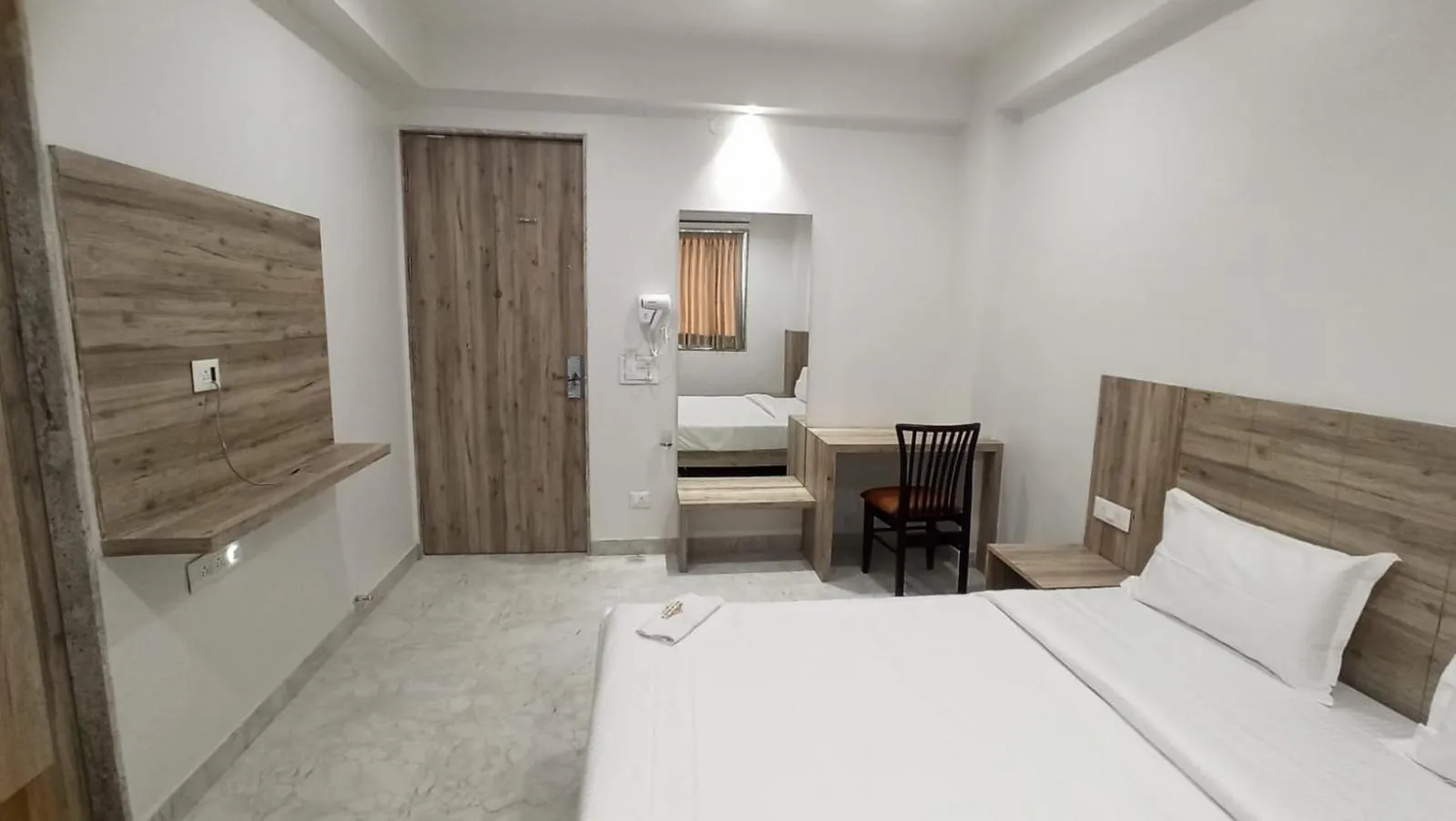 View (from property/room), Bed in Hotel Jay Palace Inn