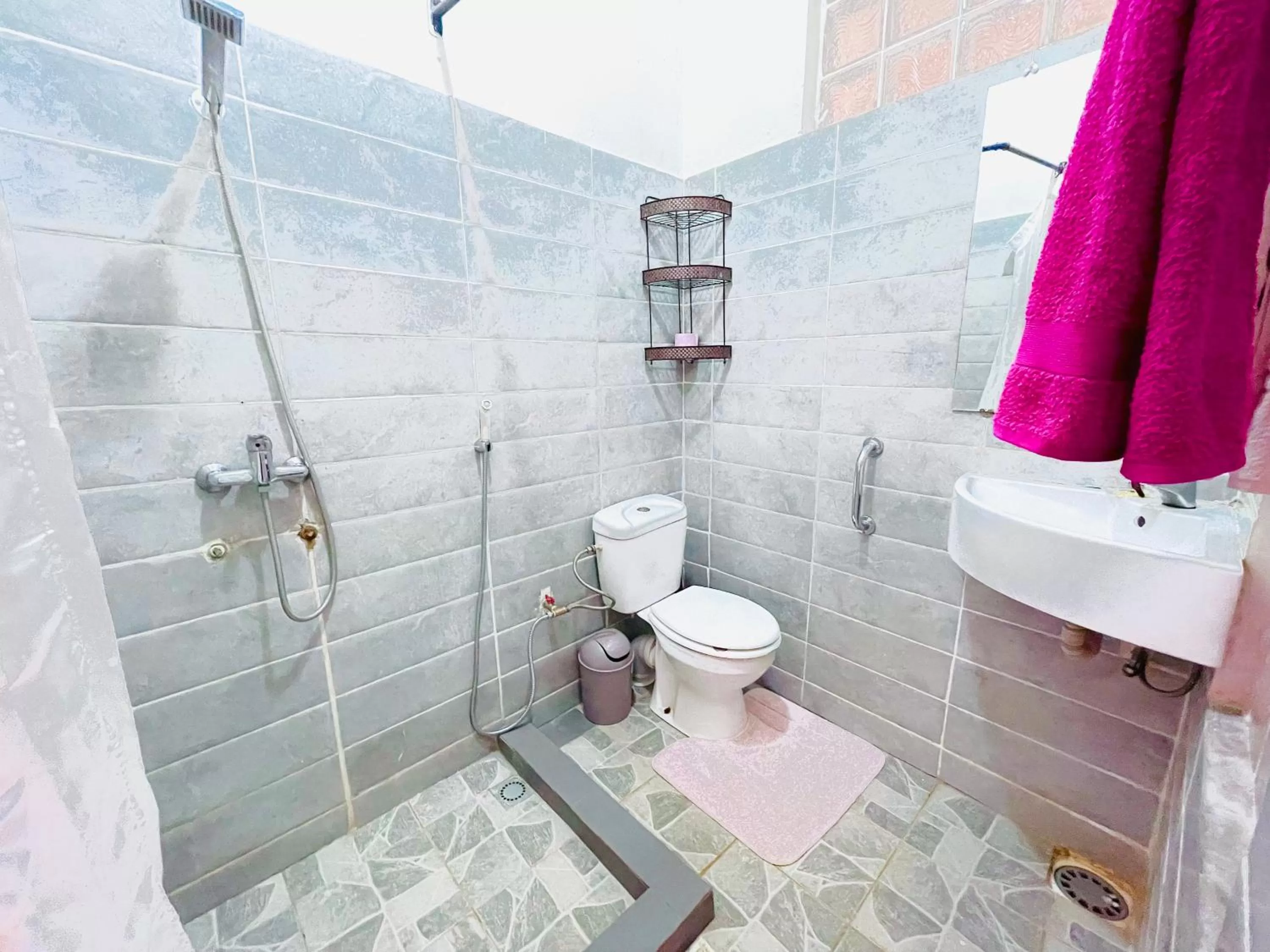 Shower in Régina Lodge Diégo Suarez Madagascar