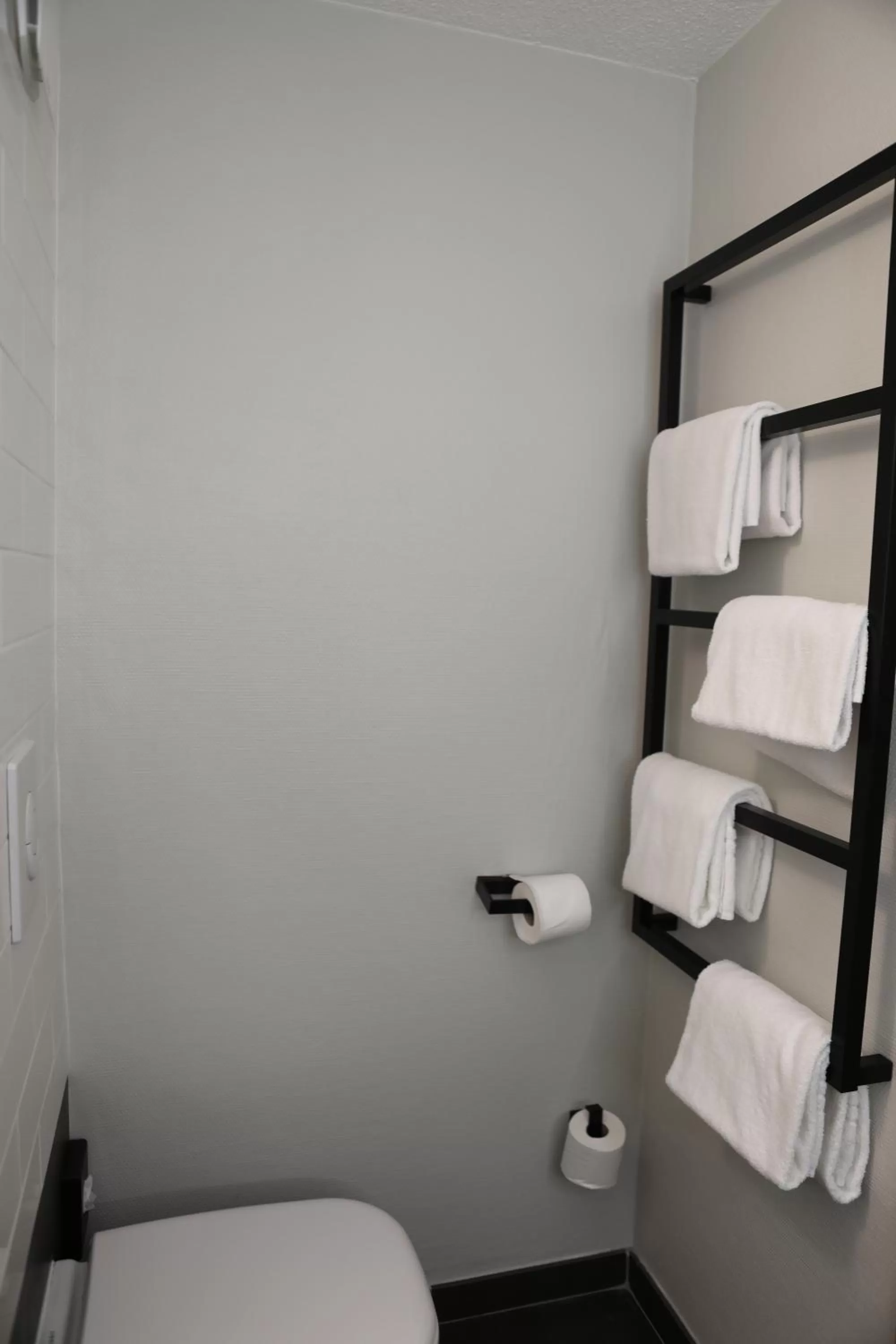 Bathroom in ibis Aubenas