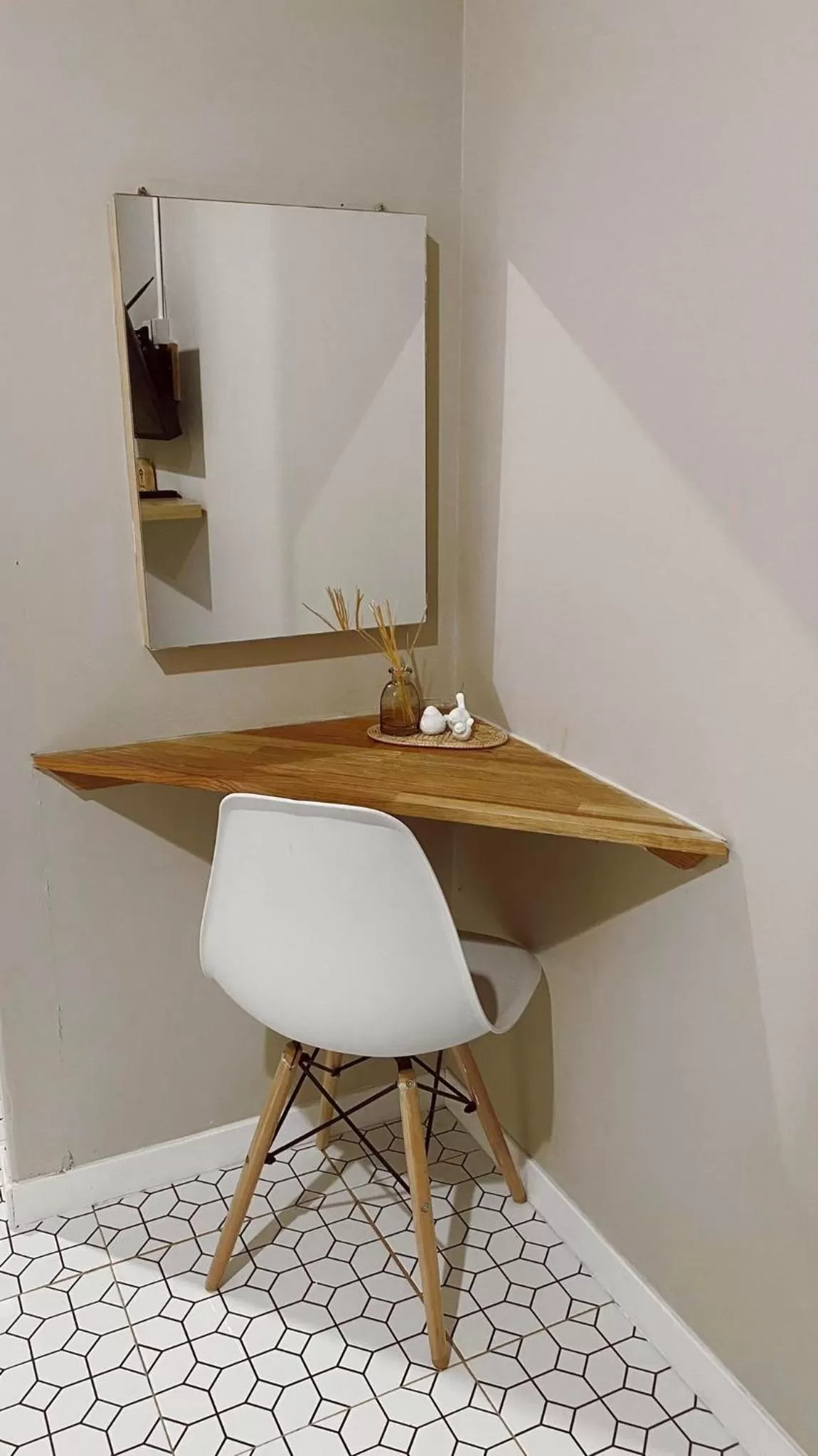 hair dresser in Juni House Chumphon