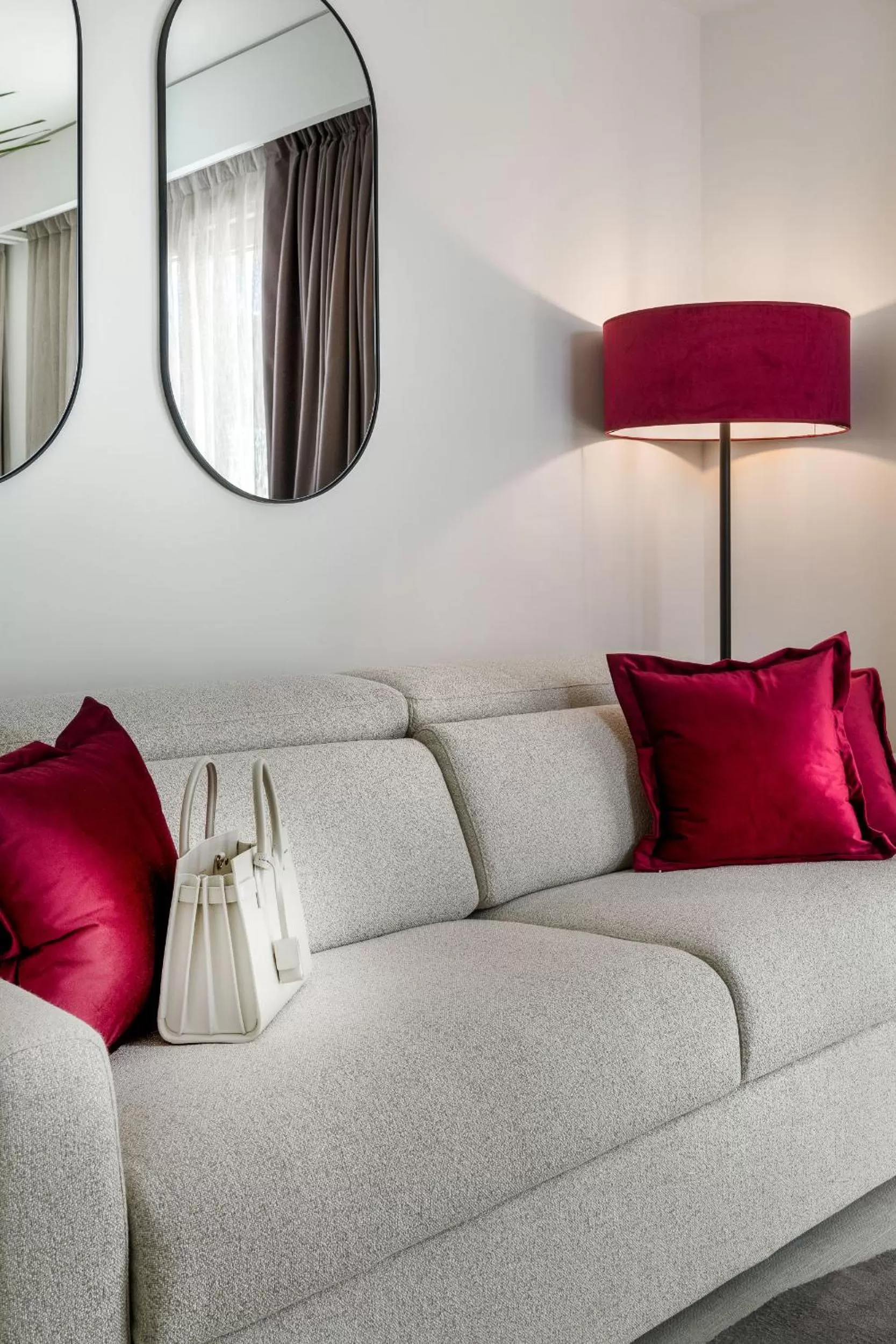 Hot Tub, Bed in We Me Suite Hotel