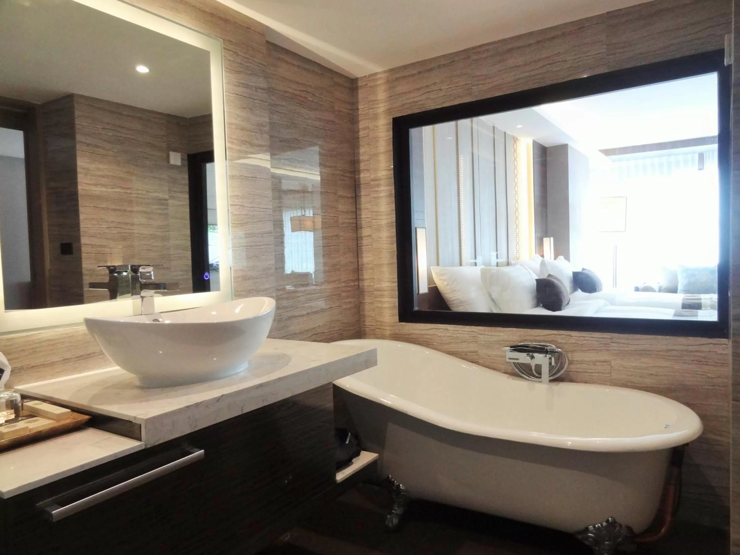 Bathroom in Arte Hotel - SHA Extra Plus