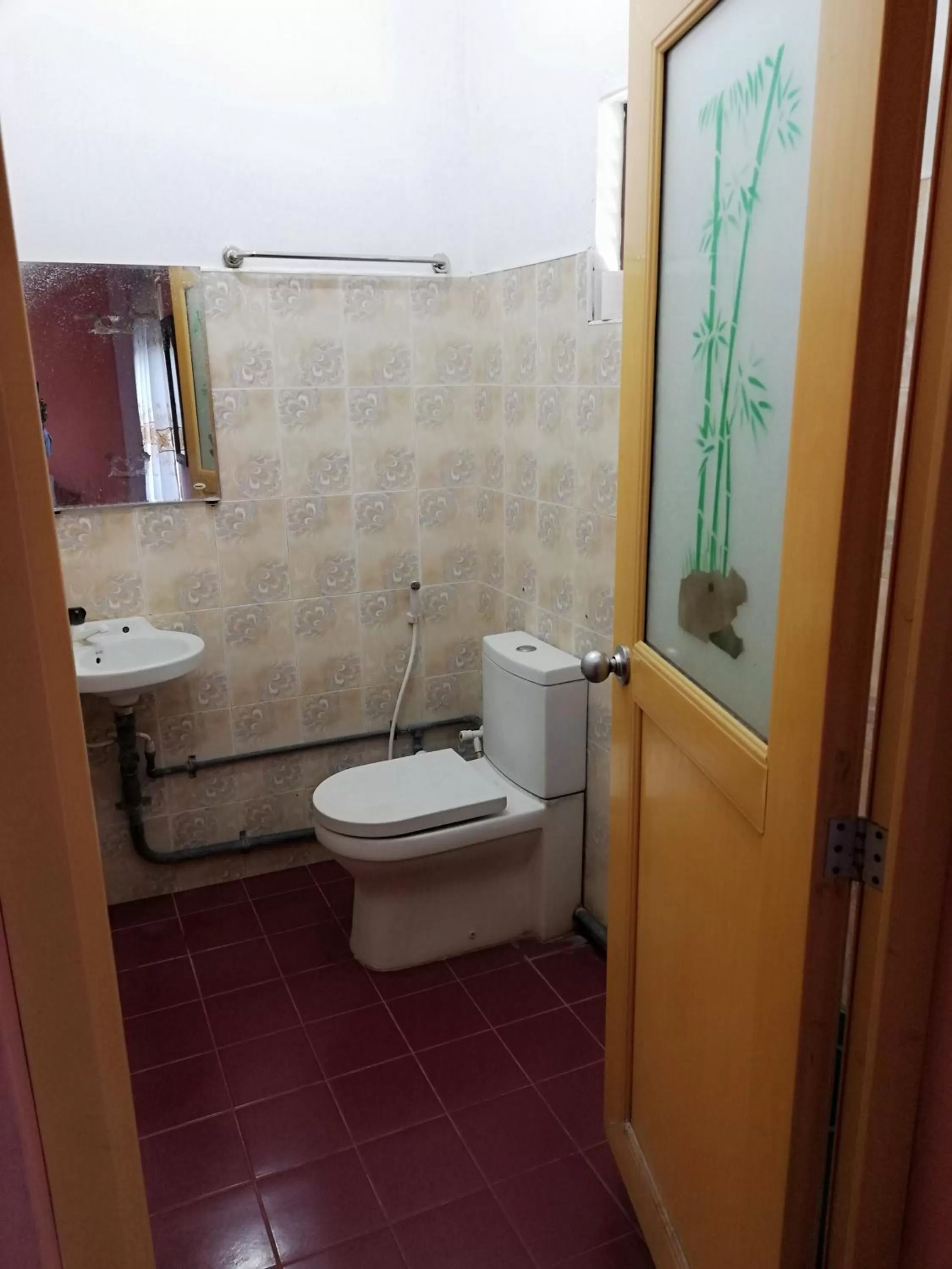 Shower in Sunshine Hotel