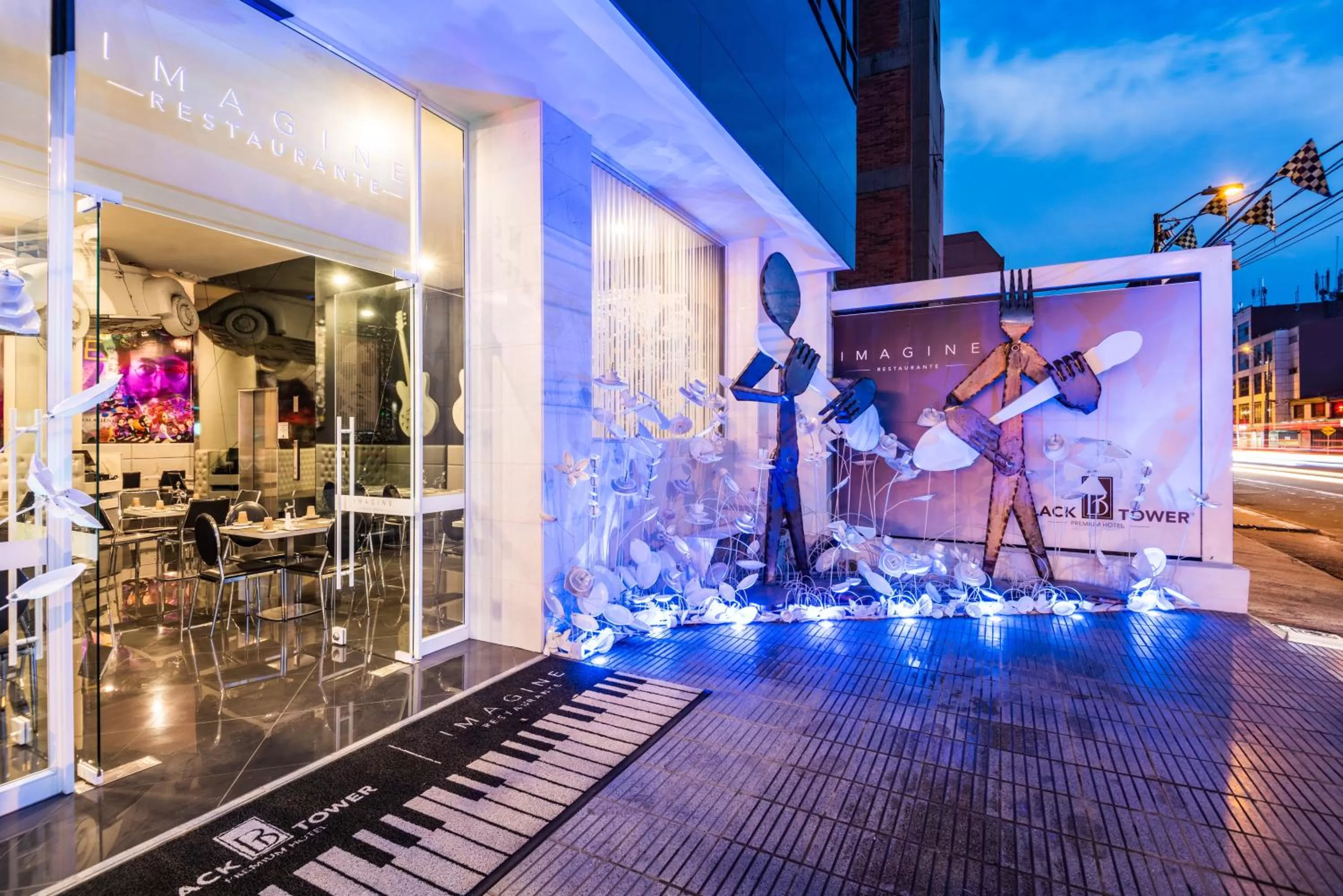 Restaurant/places to eat in Hotel Black Tower Premium