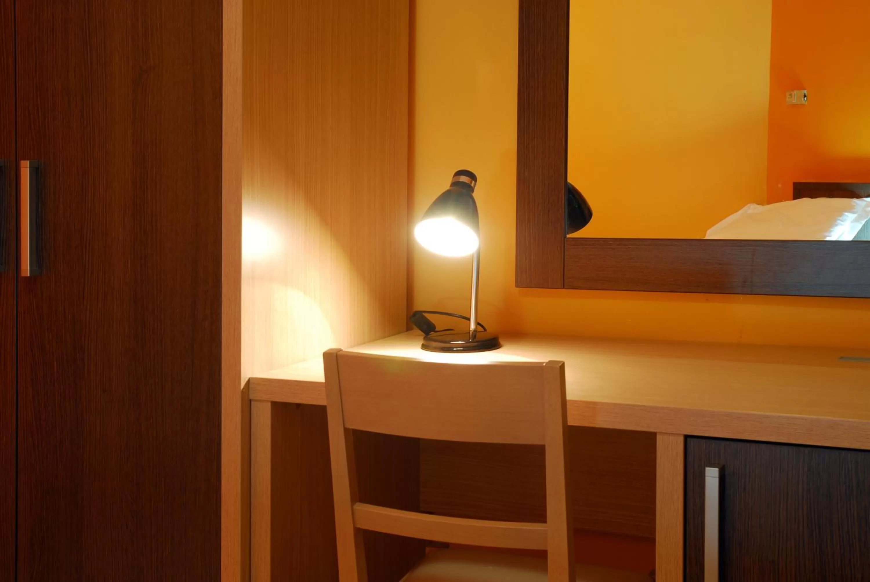 Seating area, Bed in Hotel Michelangelo