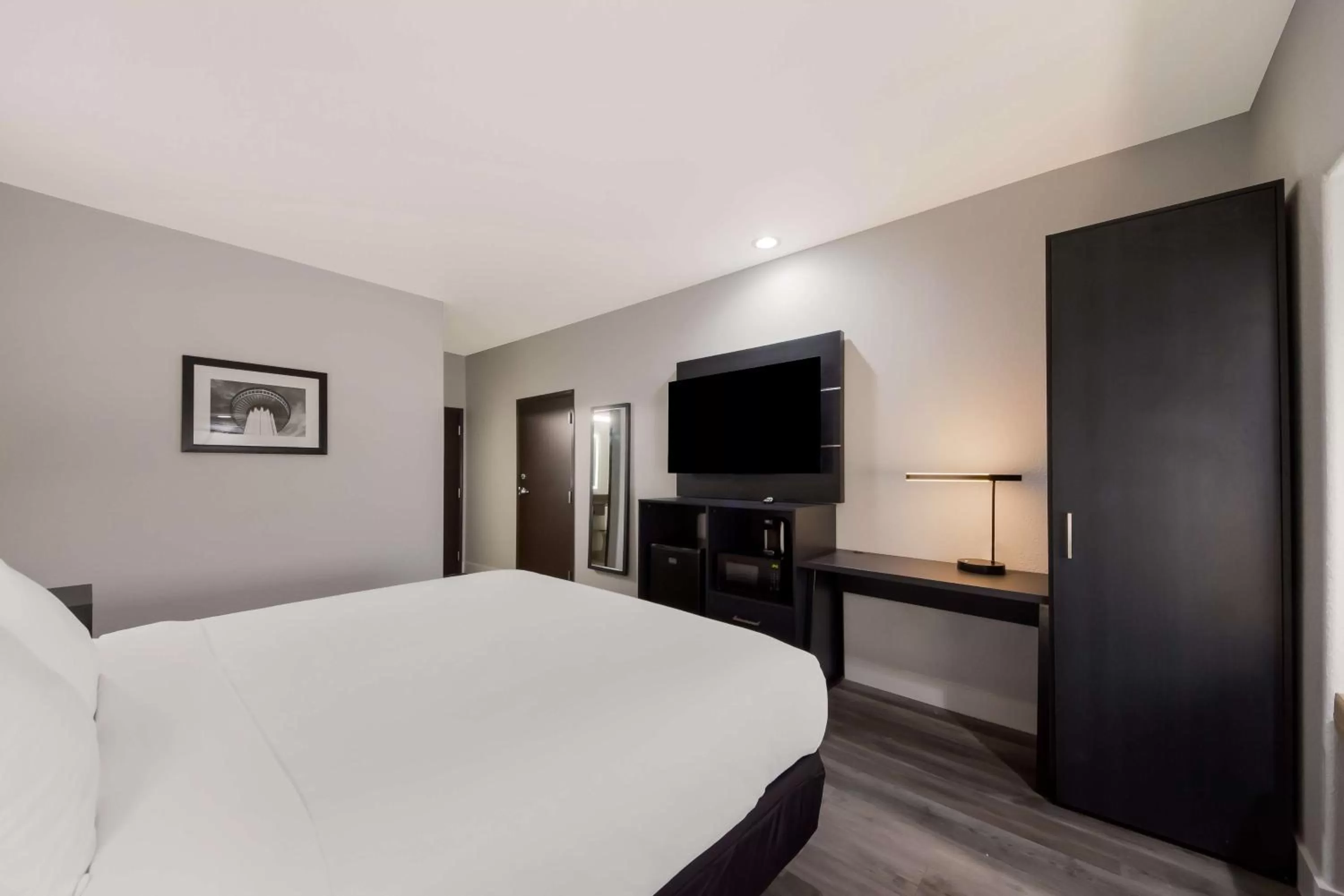 Bedroom, Bed in Best Western SeaWorld San Antonio