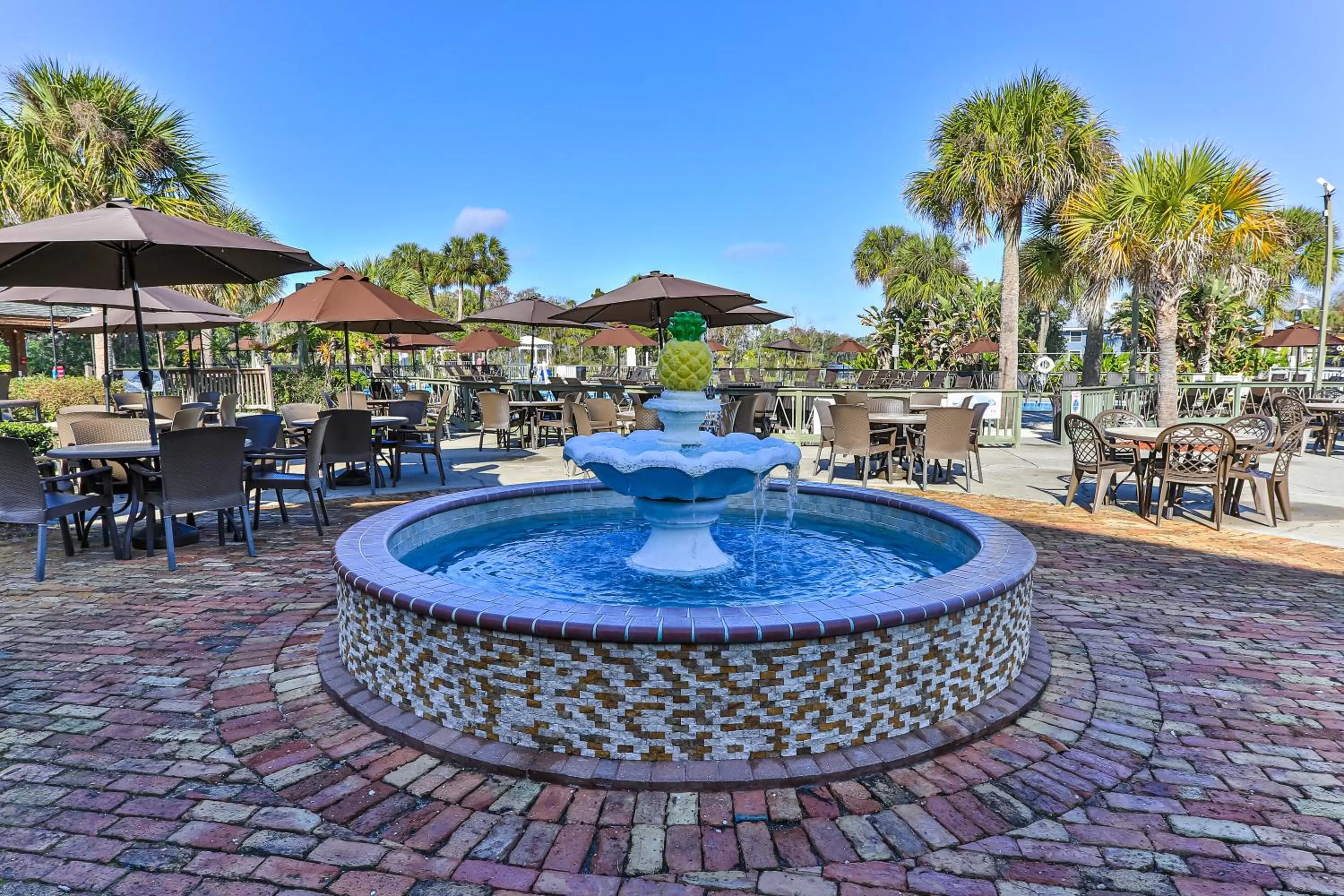 Restaurant/places to eat in Plantation Resort on Crystal River, Ascend Hotel Collection