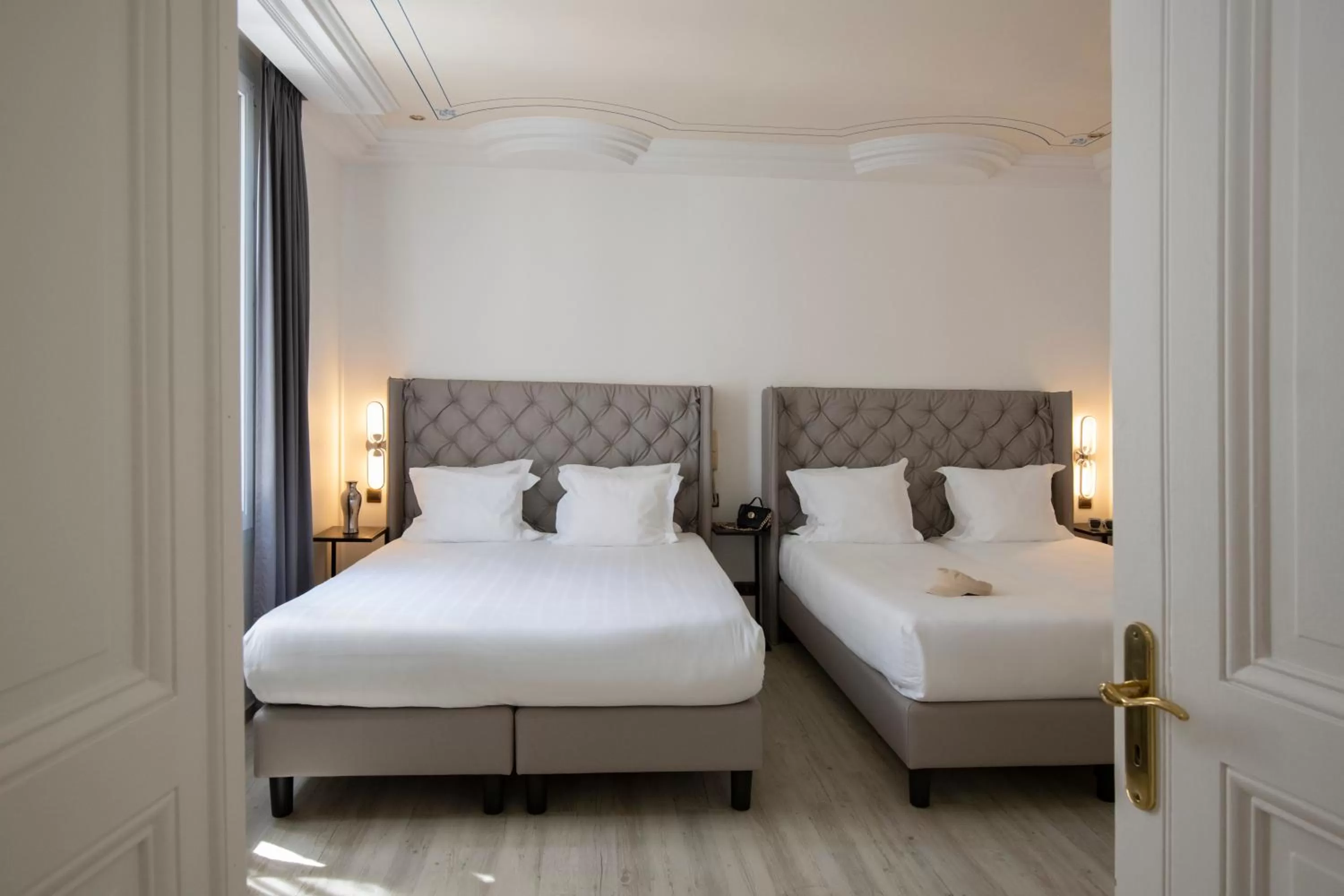 Bedroom, Bed in GOLDEN TULIP CANNES HOTEL de PARIS