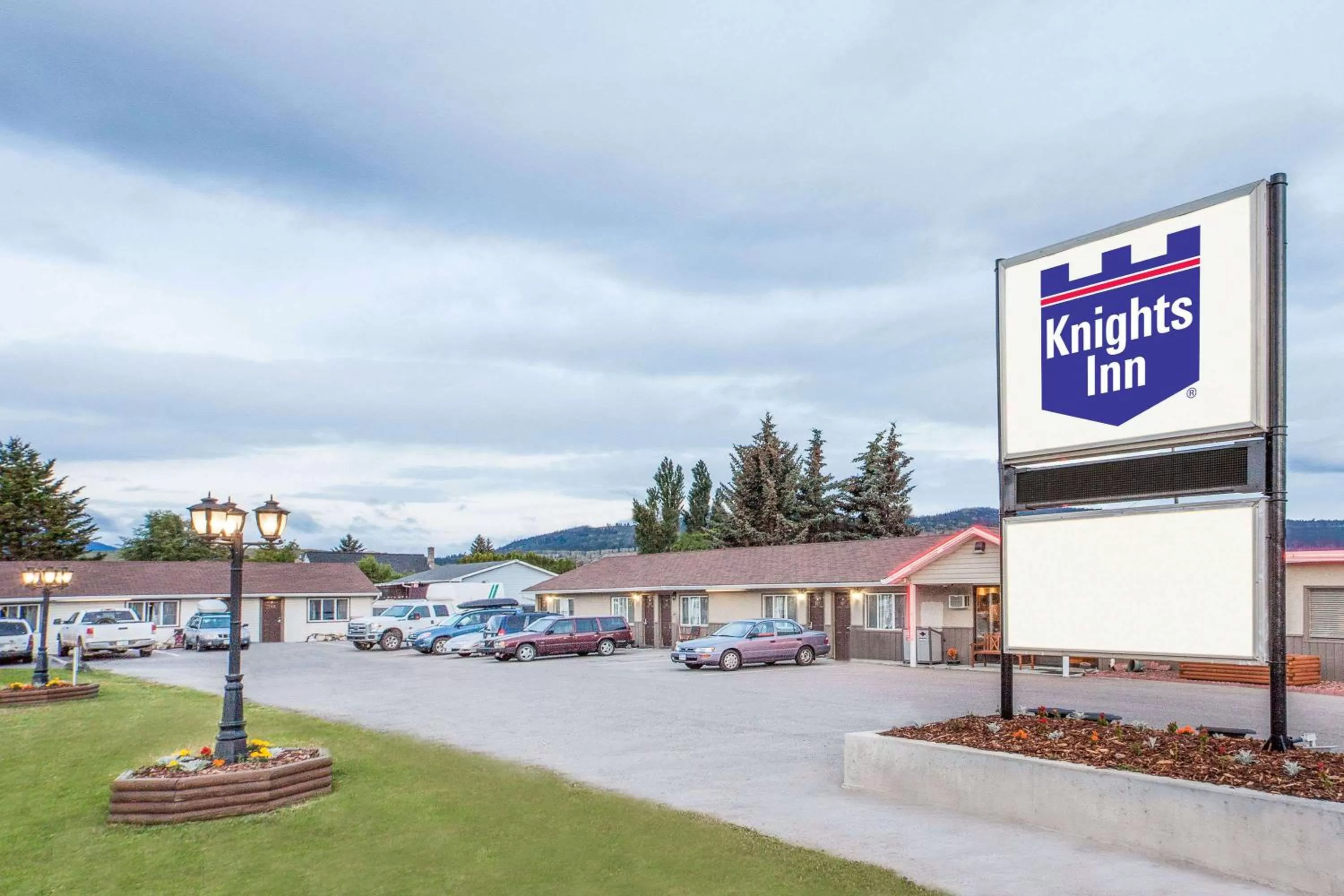 Property Building in Knights Inn Merritt