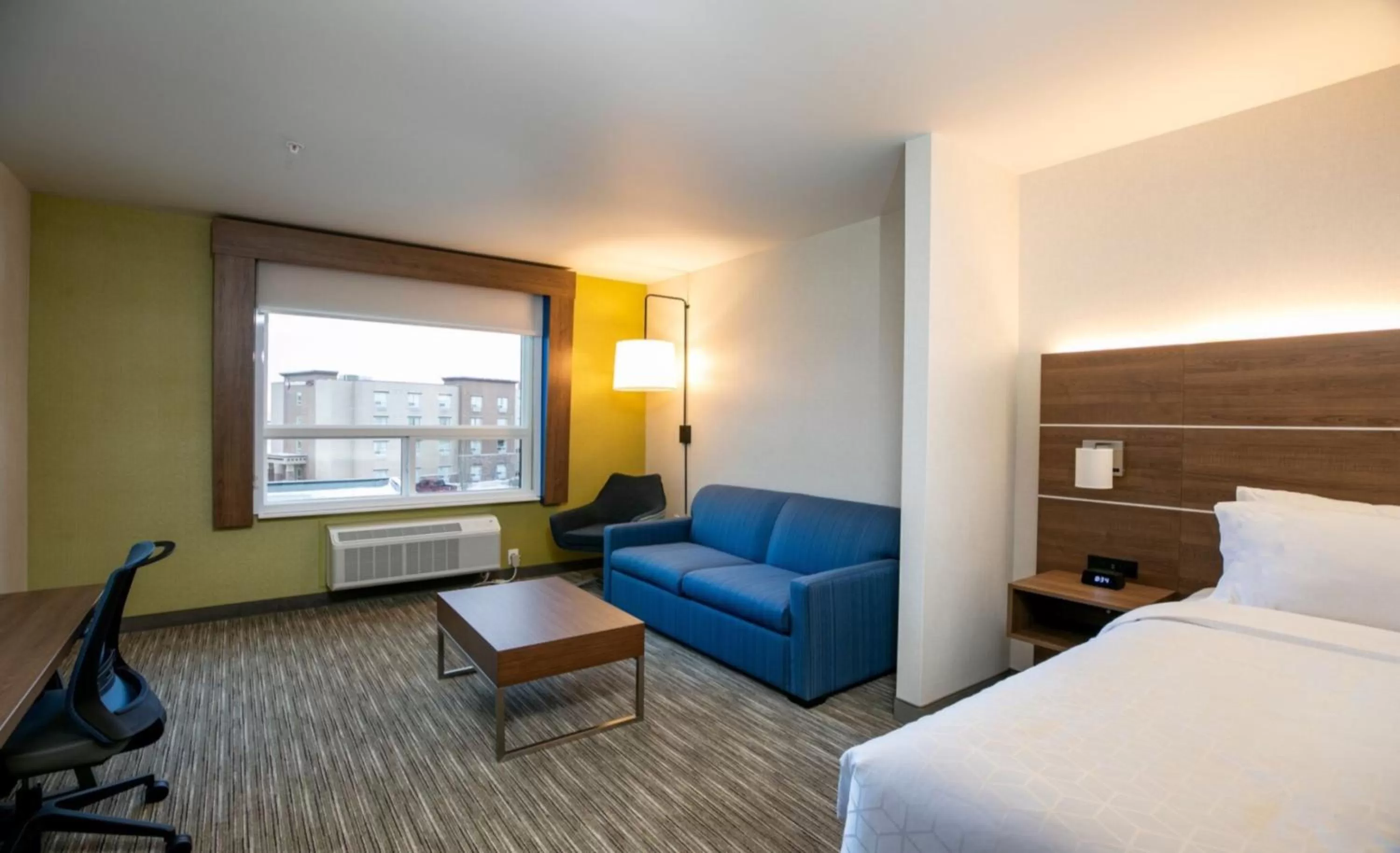 Photo of the whole room, Bed in Holiday Inn Express - Lethbridge Southeast by IHG