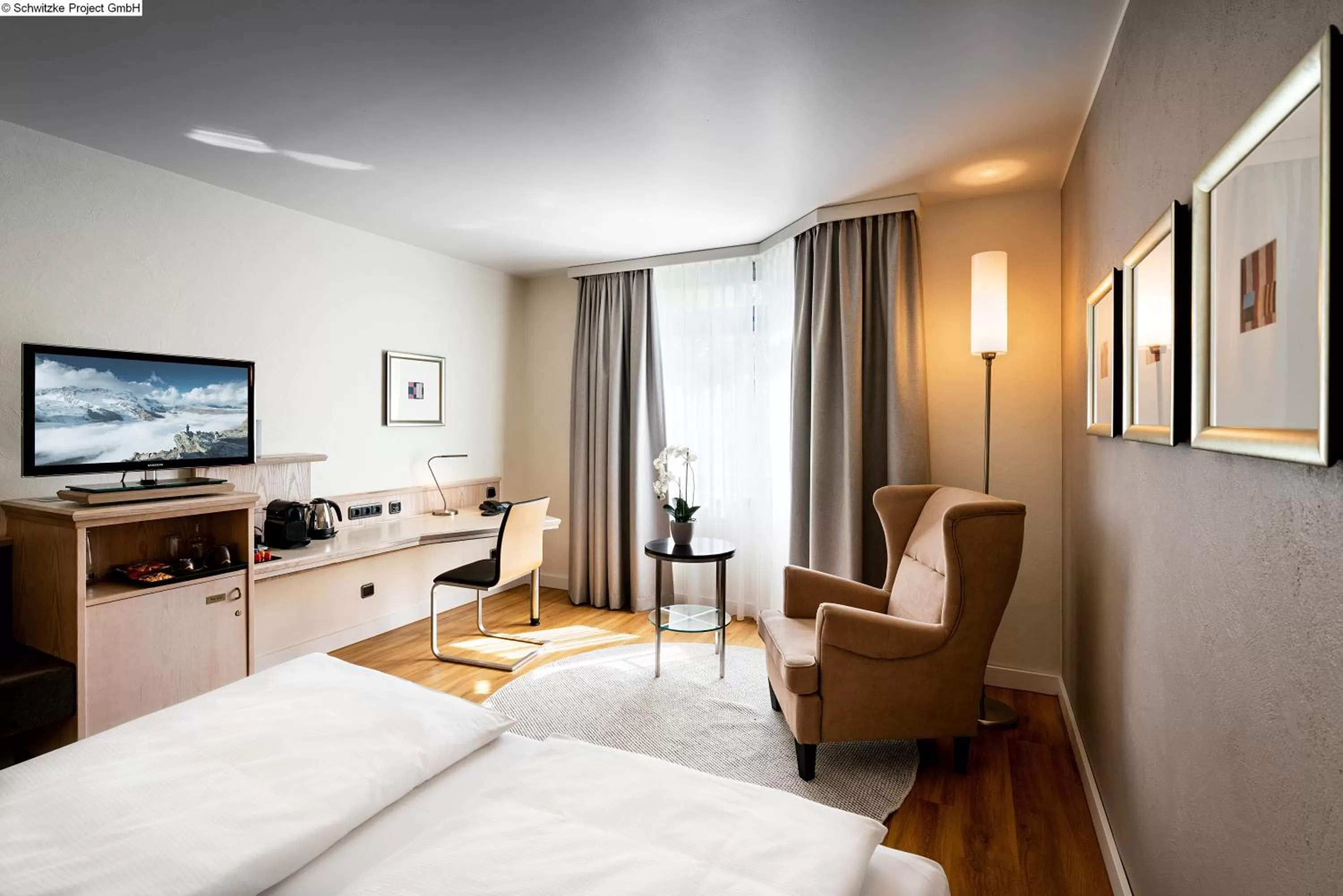 Photo of the whole room, Bed in Mövenpick Hotel München-Airport