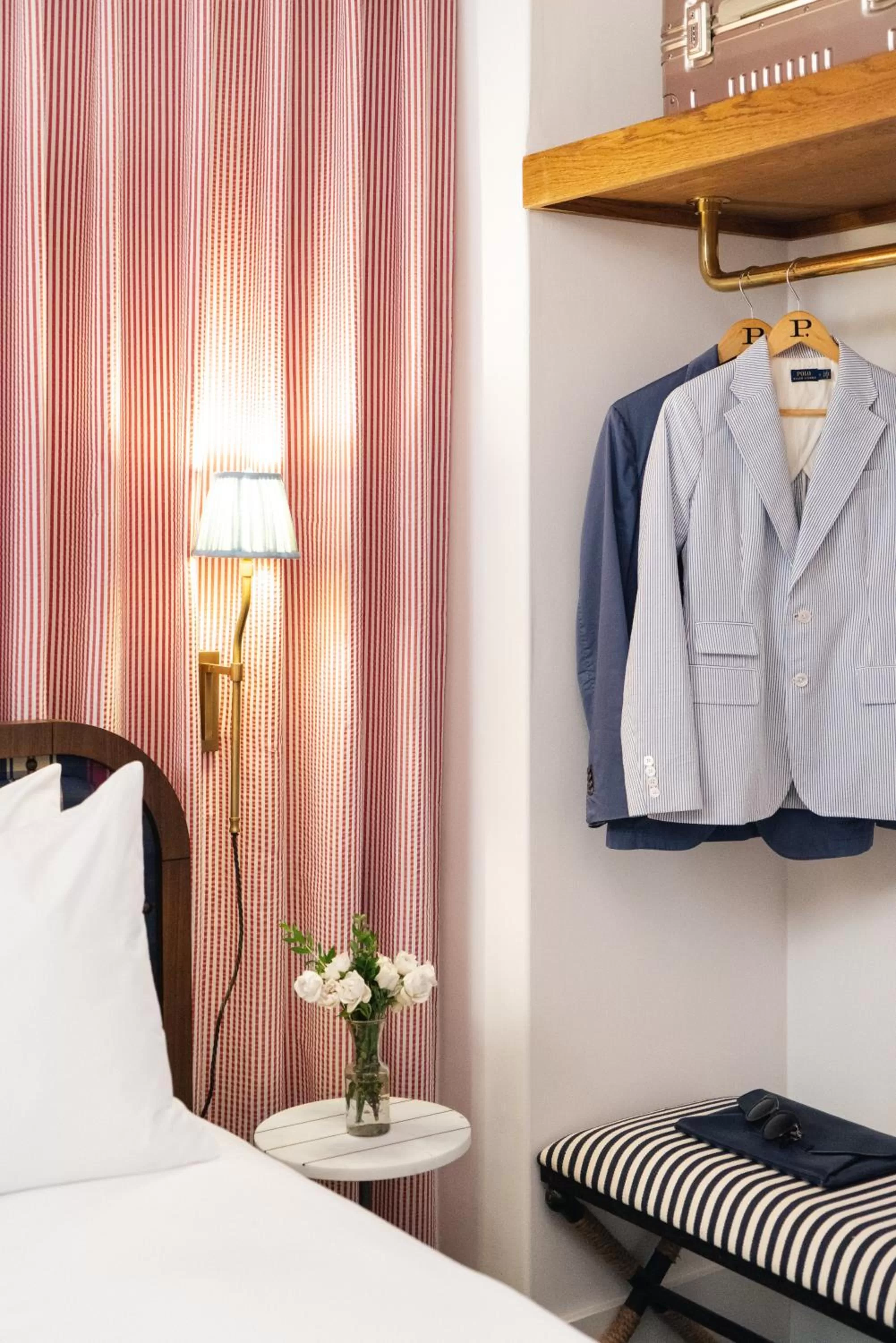 wardrobe, Bed in Palihotel San Diego Gaslamp Quarter