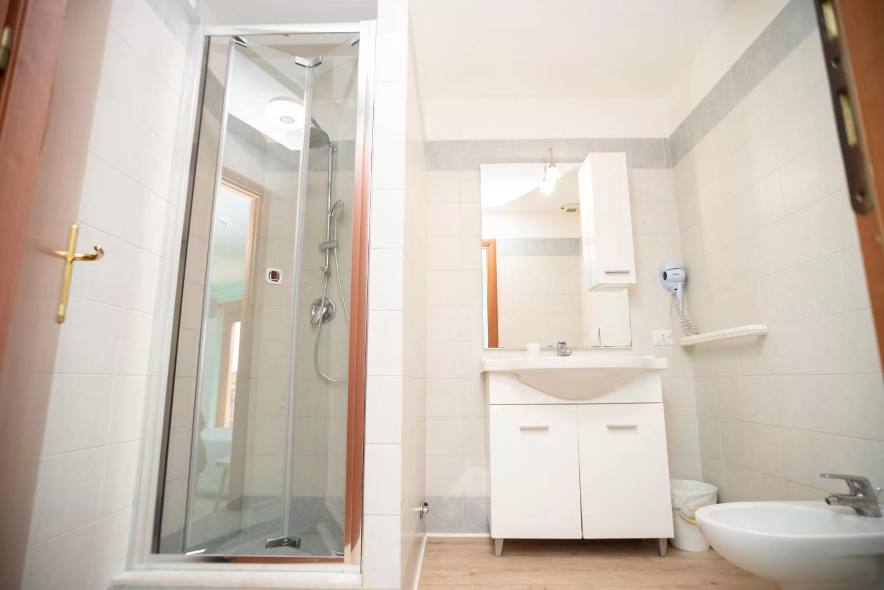 Shower, Bathroom in Casa flowers 2