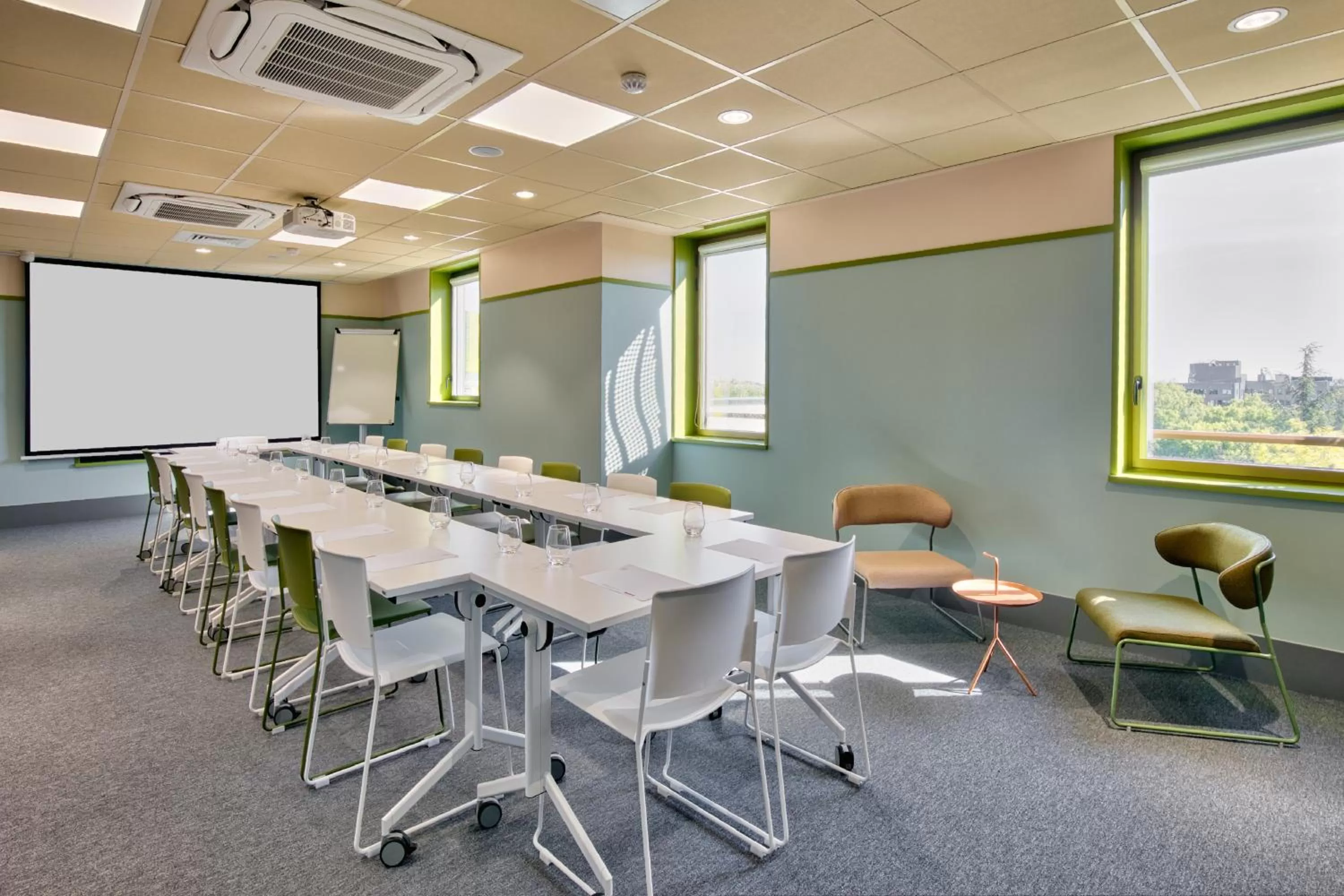 TV and multimedia in Aiden by Best Western Clermont-Ferrand Hotel & Spa