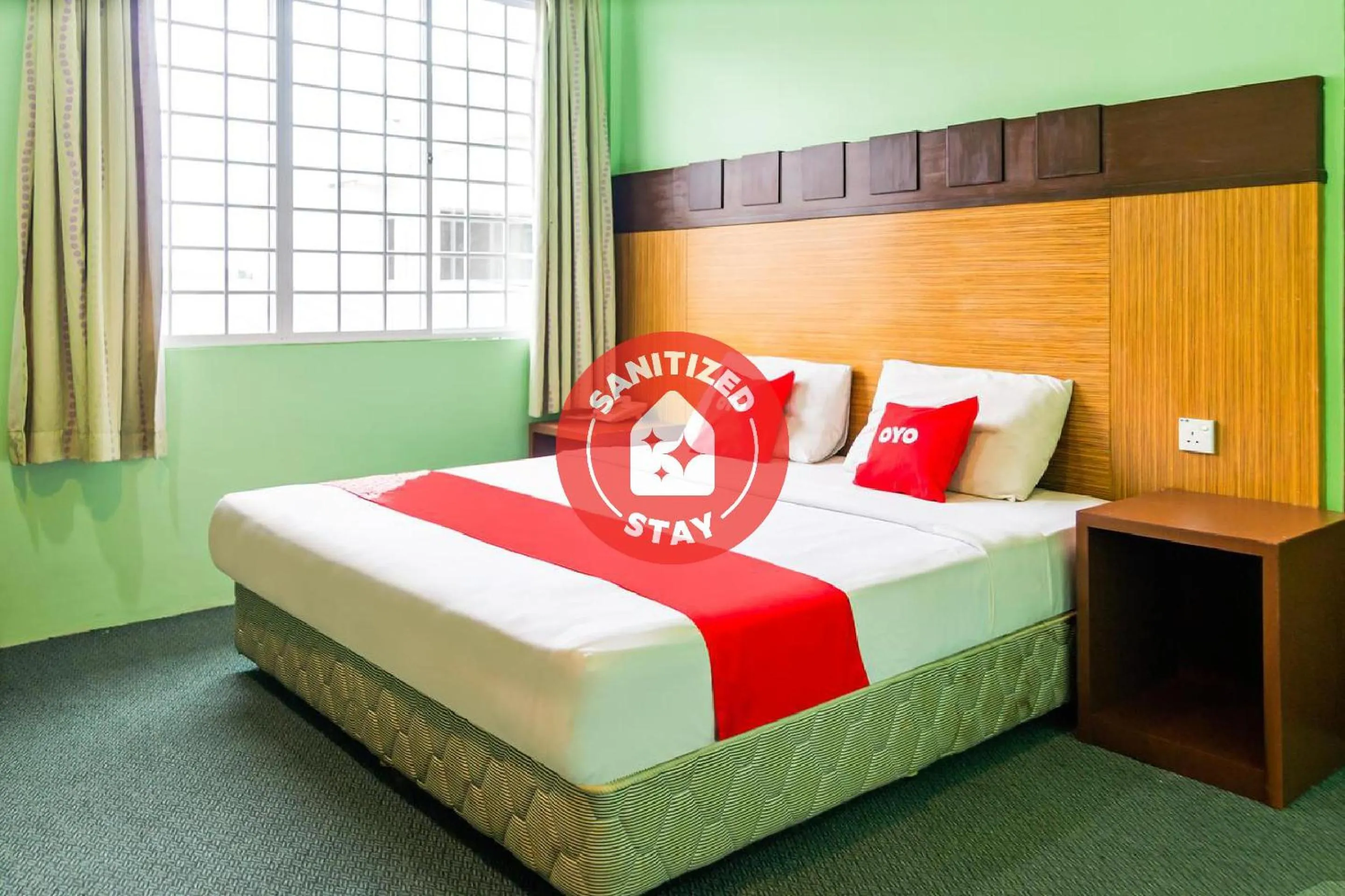 Bedroom, Bed in OYO 89408 Royal Hotel