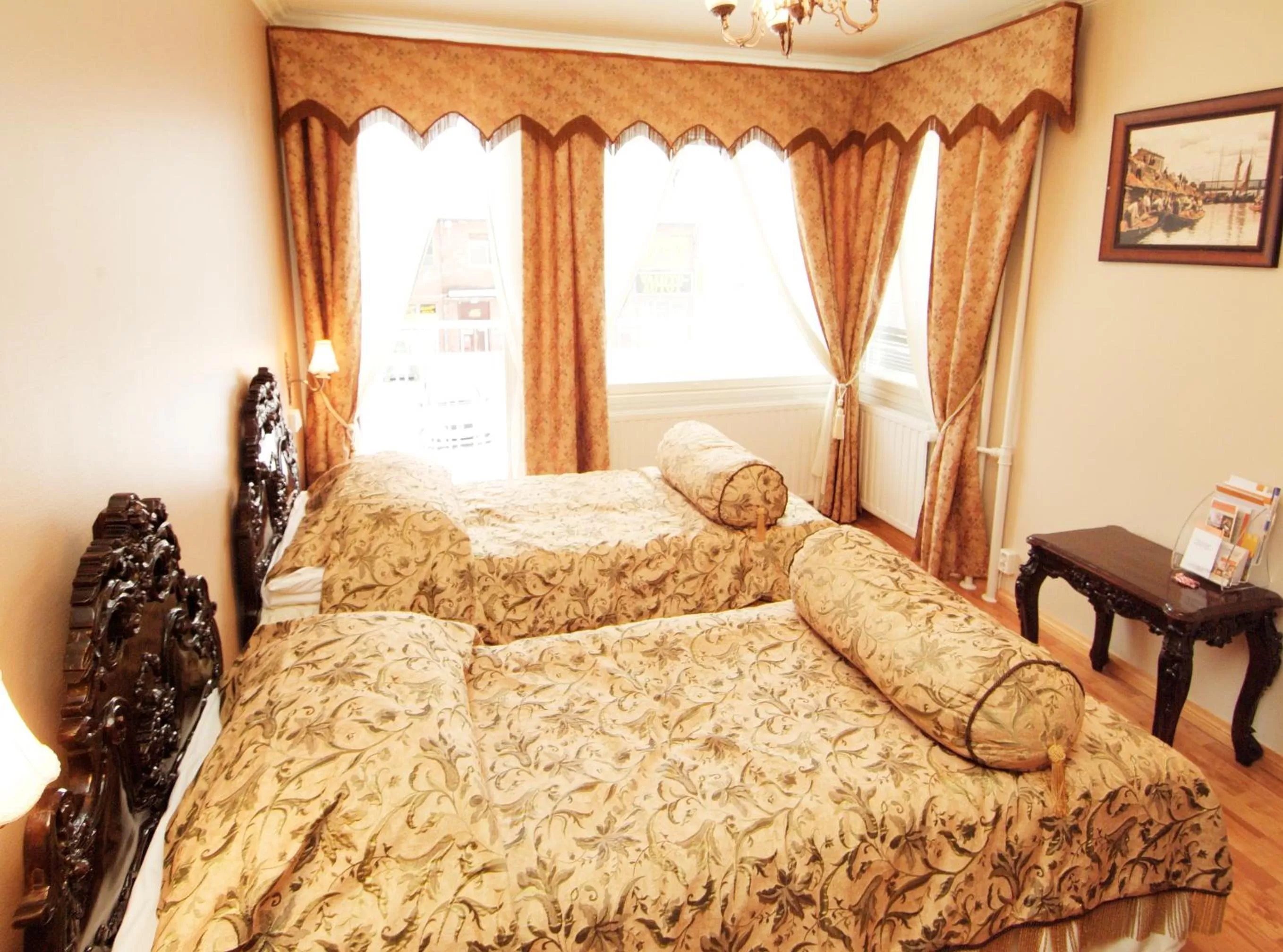 Photo of the whole room, Bed in Mango Hotel