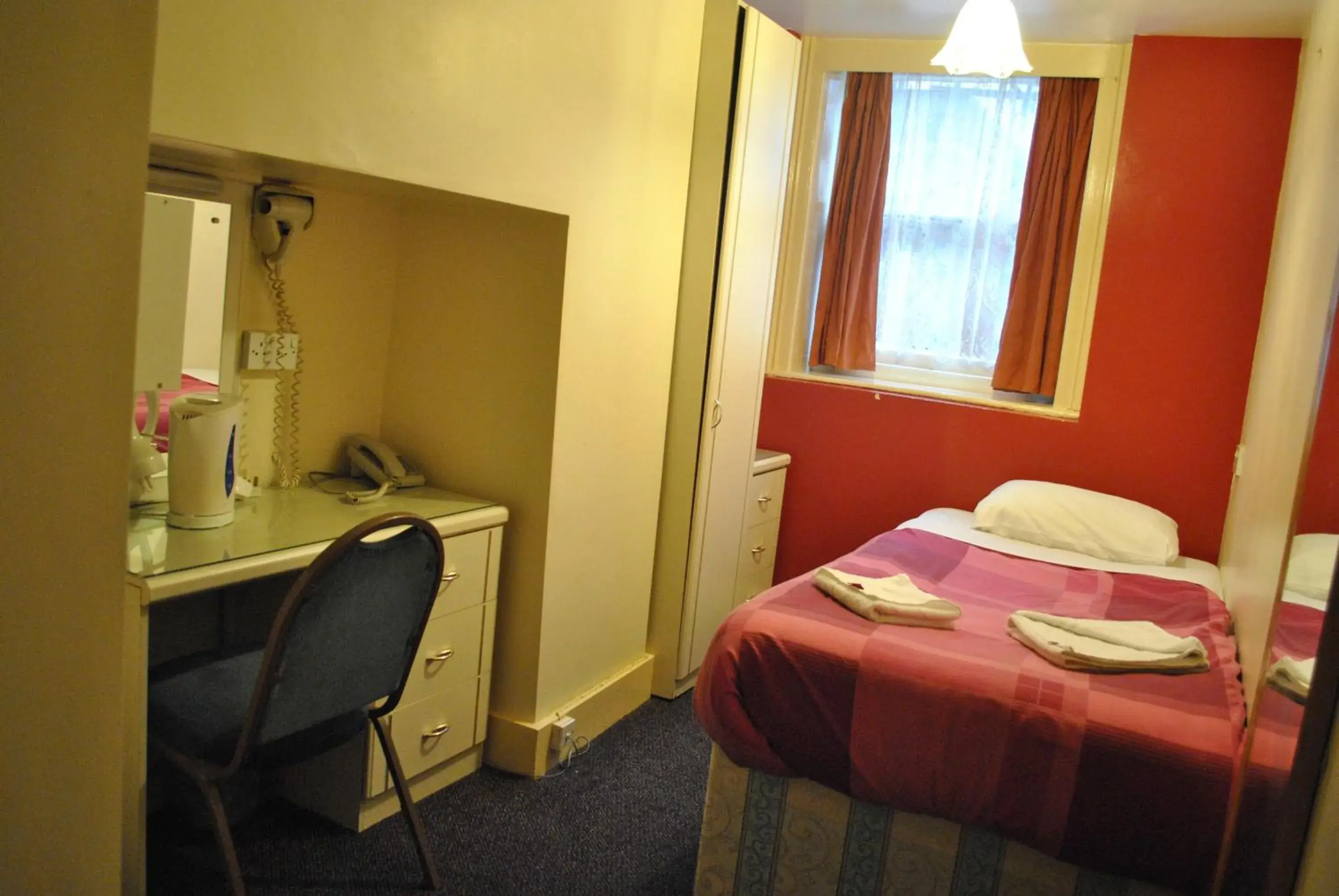 Single Room in Guilford House Hotel Single Room in Guilford House Hotel