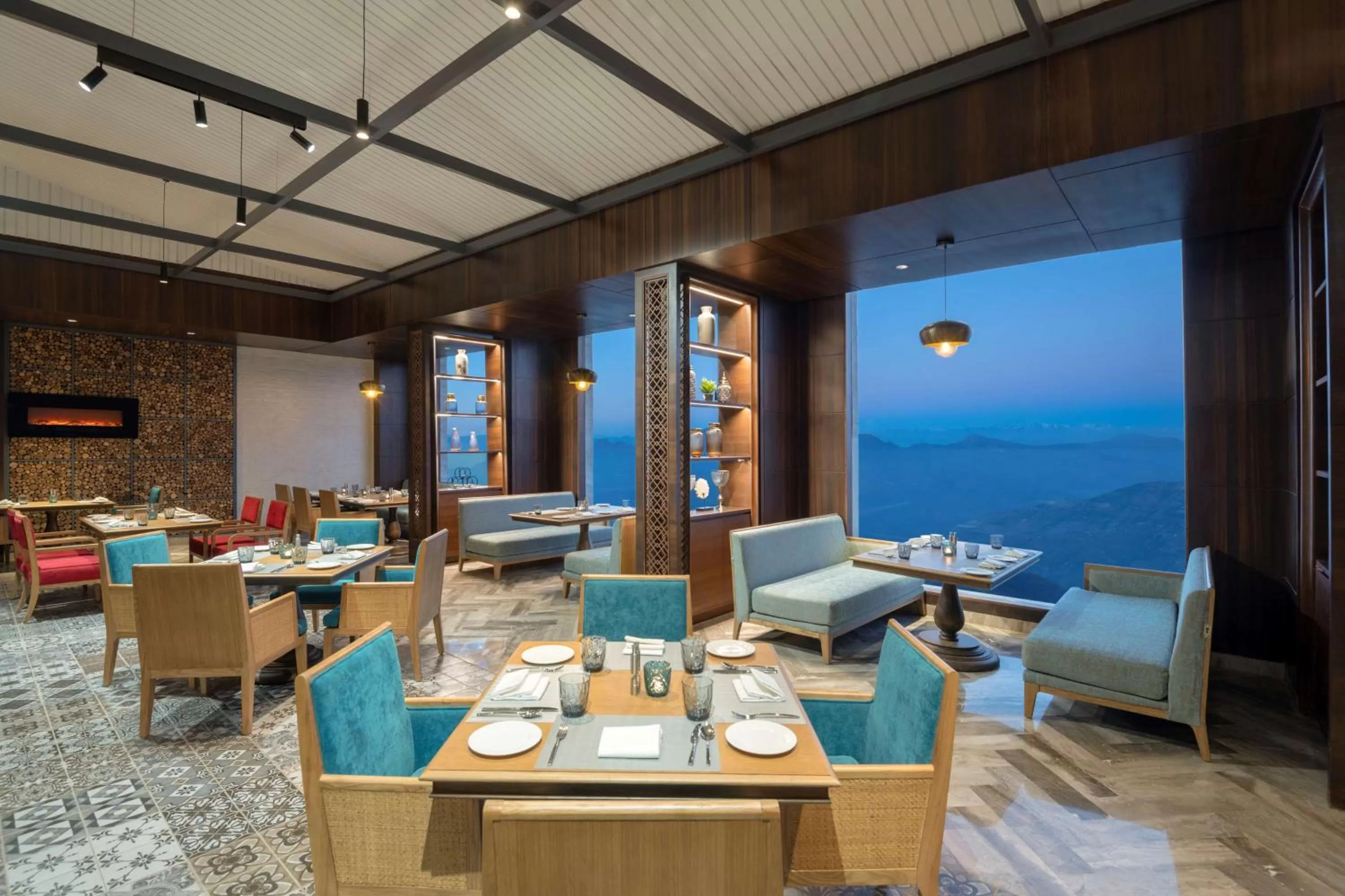 Restaurant/places to eat in Radisson Kufri