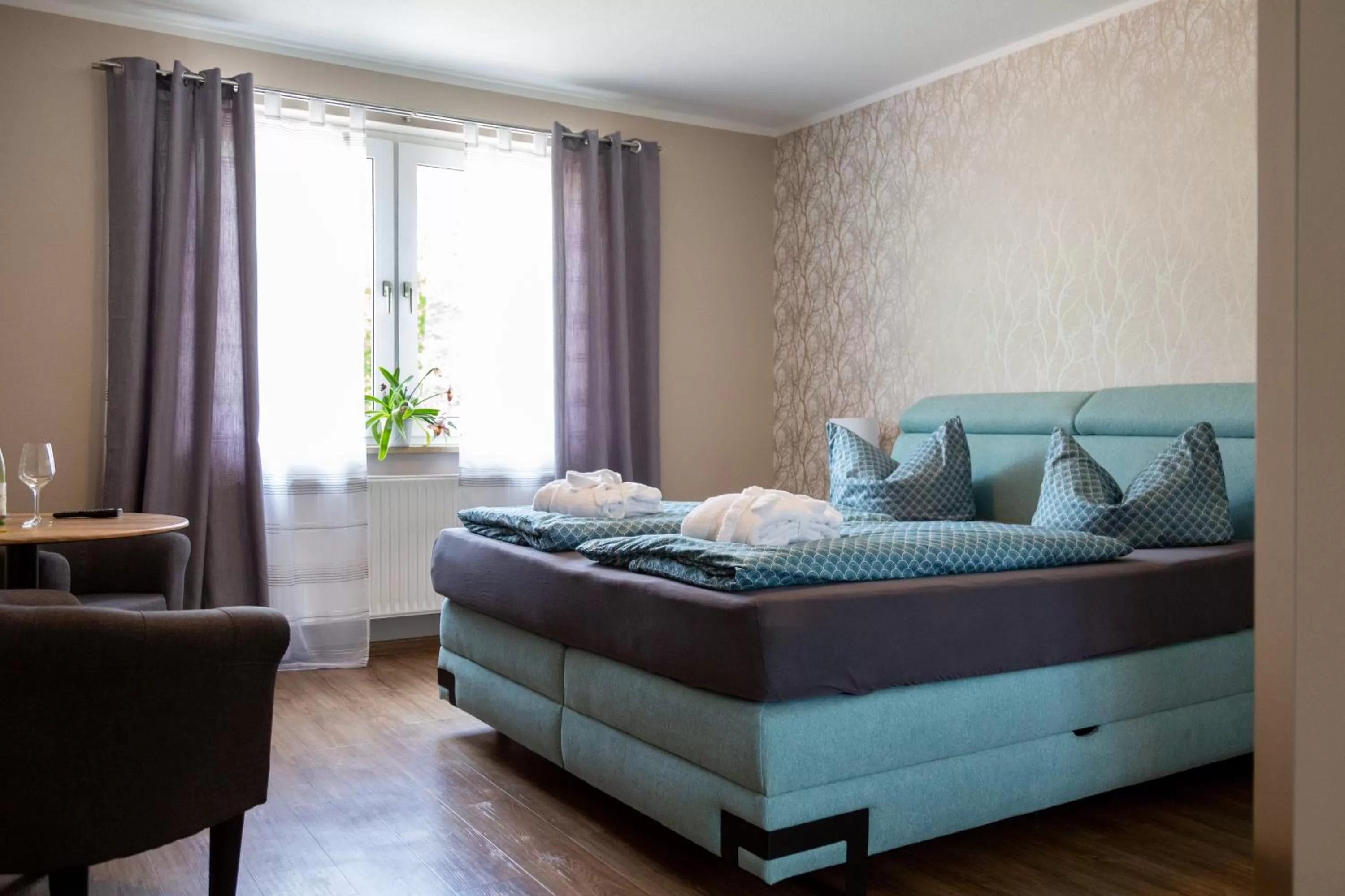 Living room, Bed in Sporthotel Wernigerode