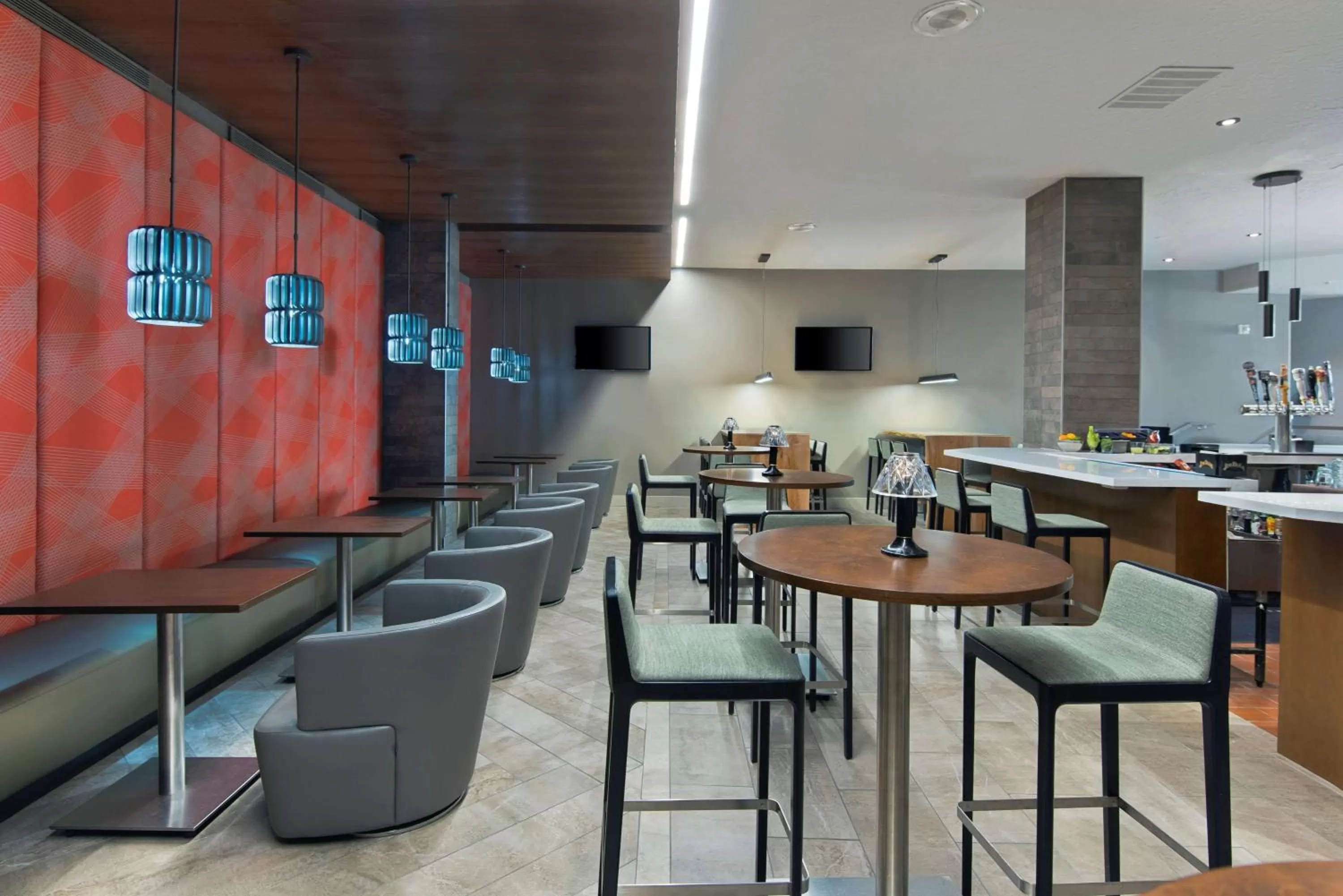 Restaurant/places to eat in Embassy Suites by Hilton Los Angeles Downey