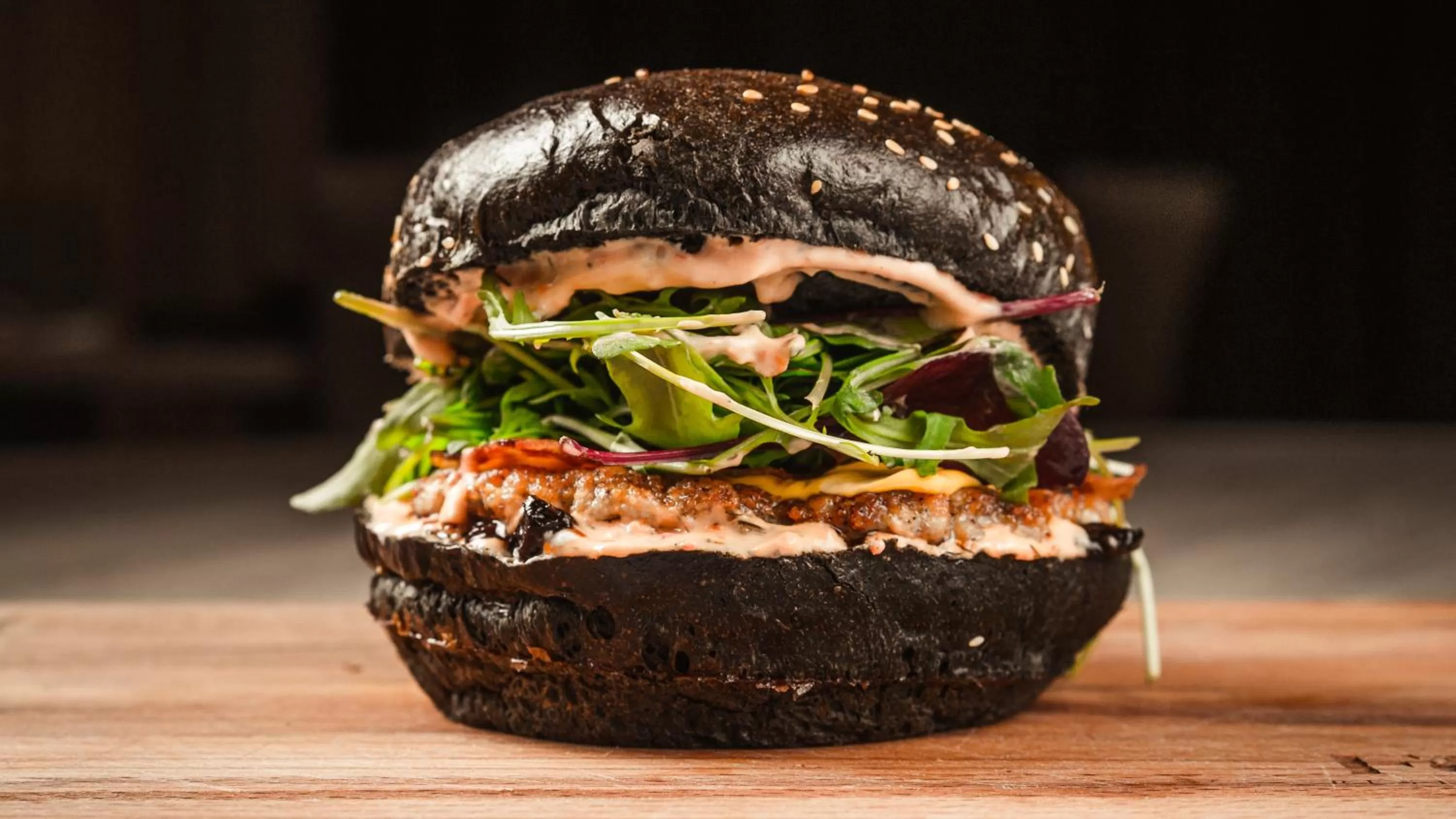 Restaurant/places to eat in Royal Airport Hotel