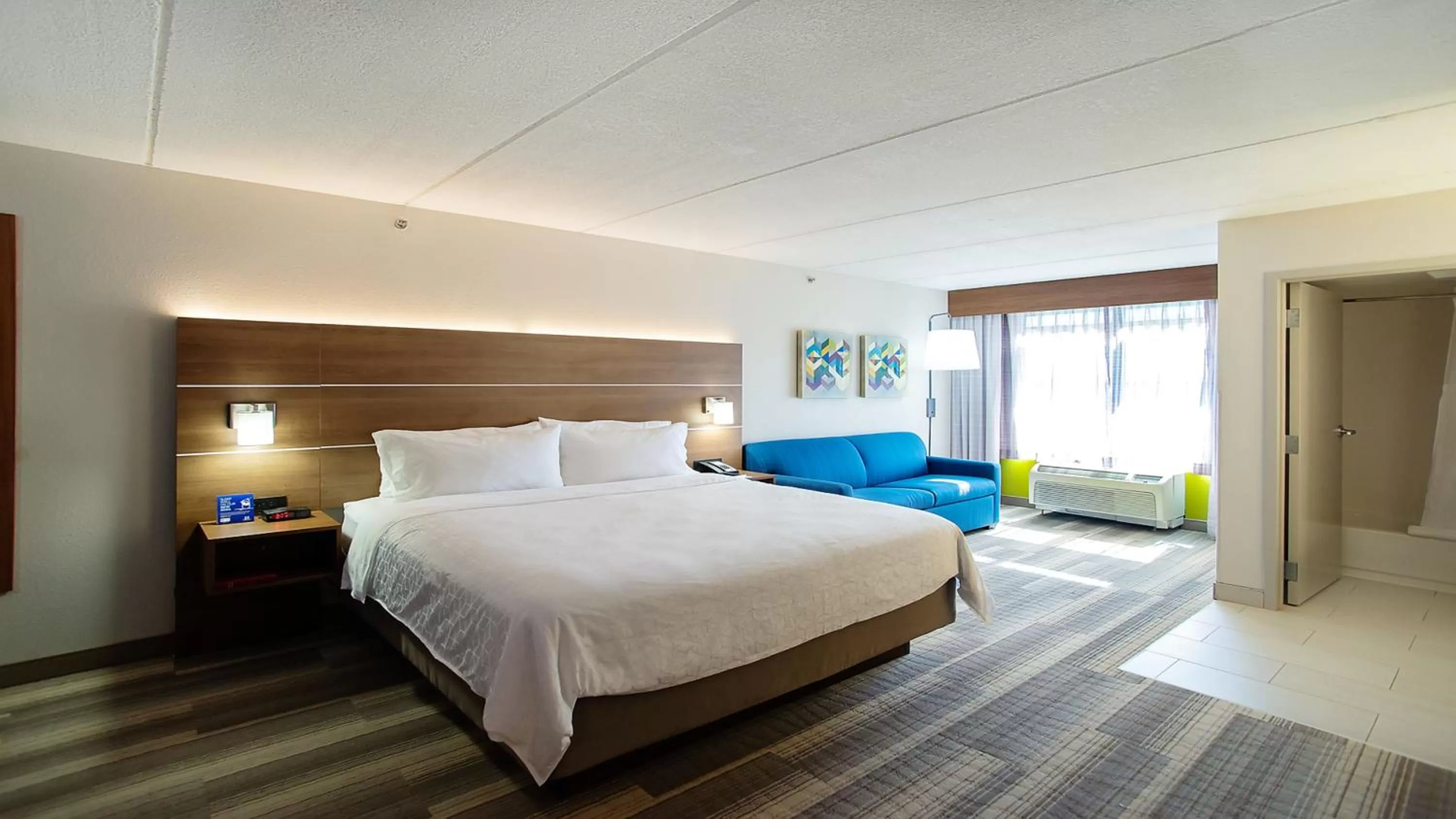 Bed in Holiday Inn Express & Suites Tempe by IHG
